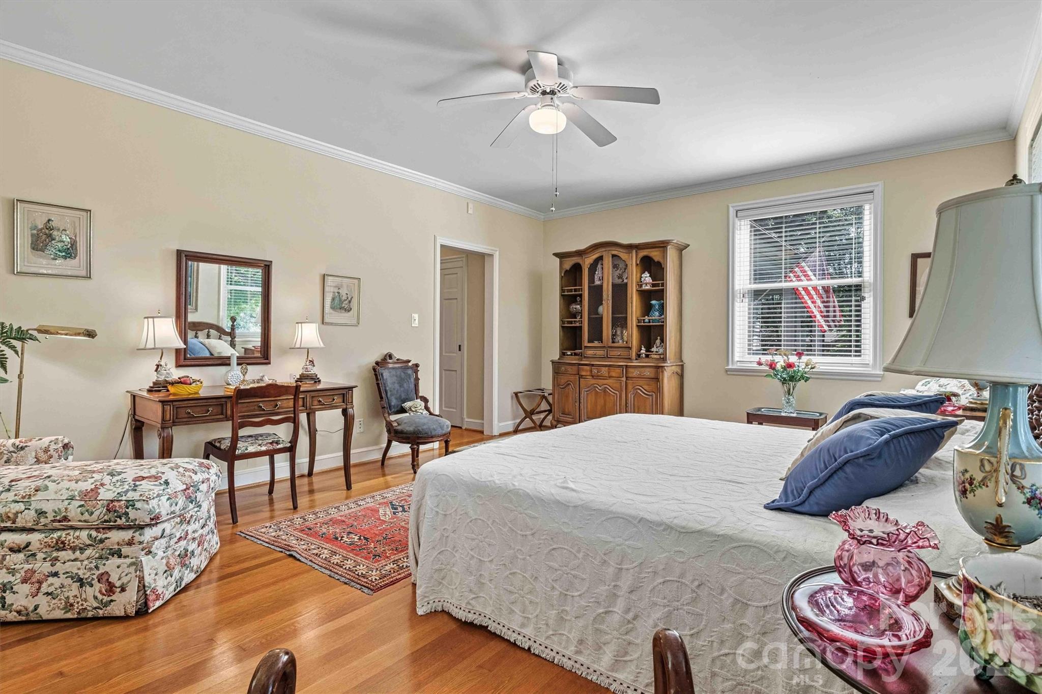 842 North Center Street — Hickory