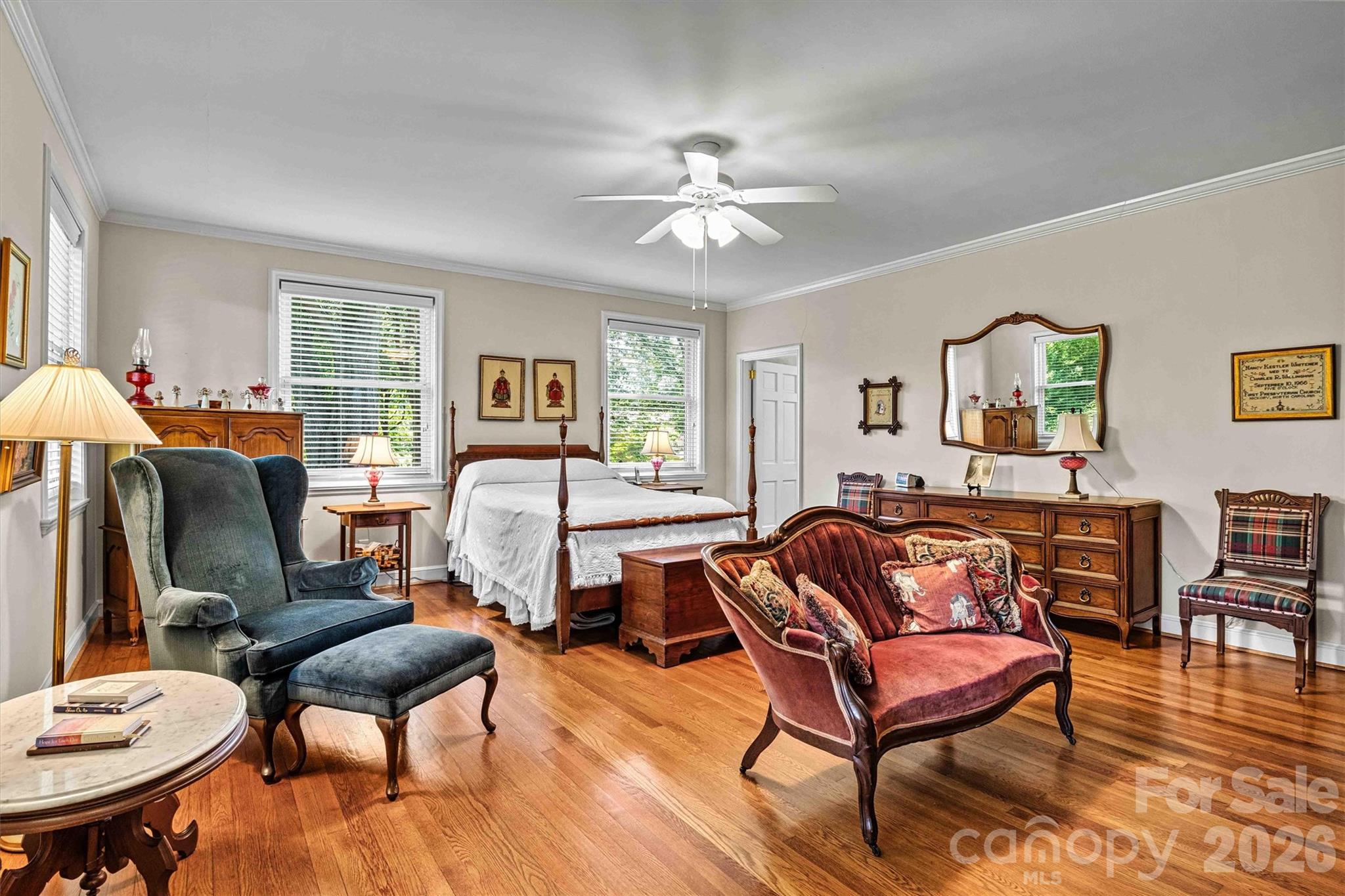 842 North Center Street — Hickory
