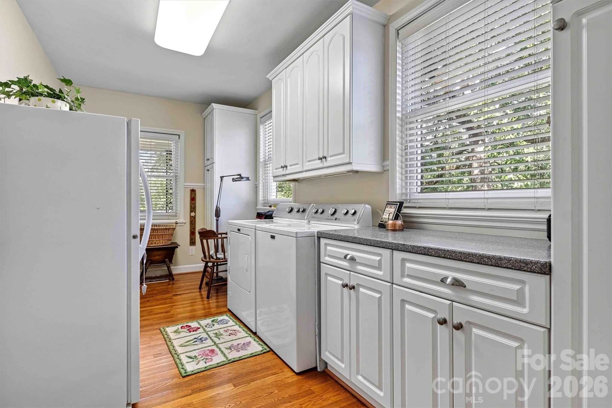 842 North Center Street — Hickory