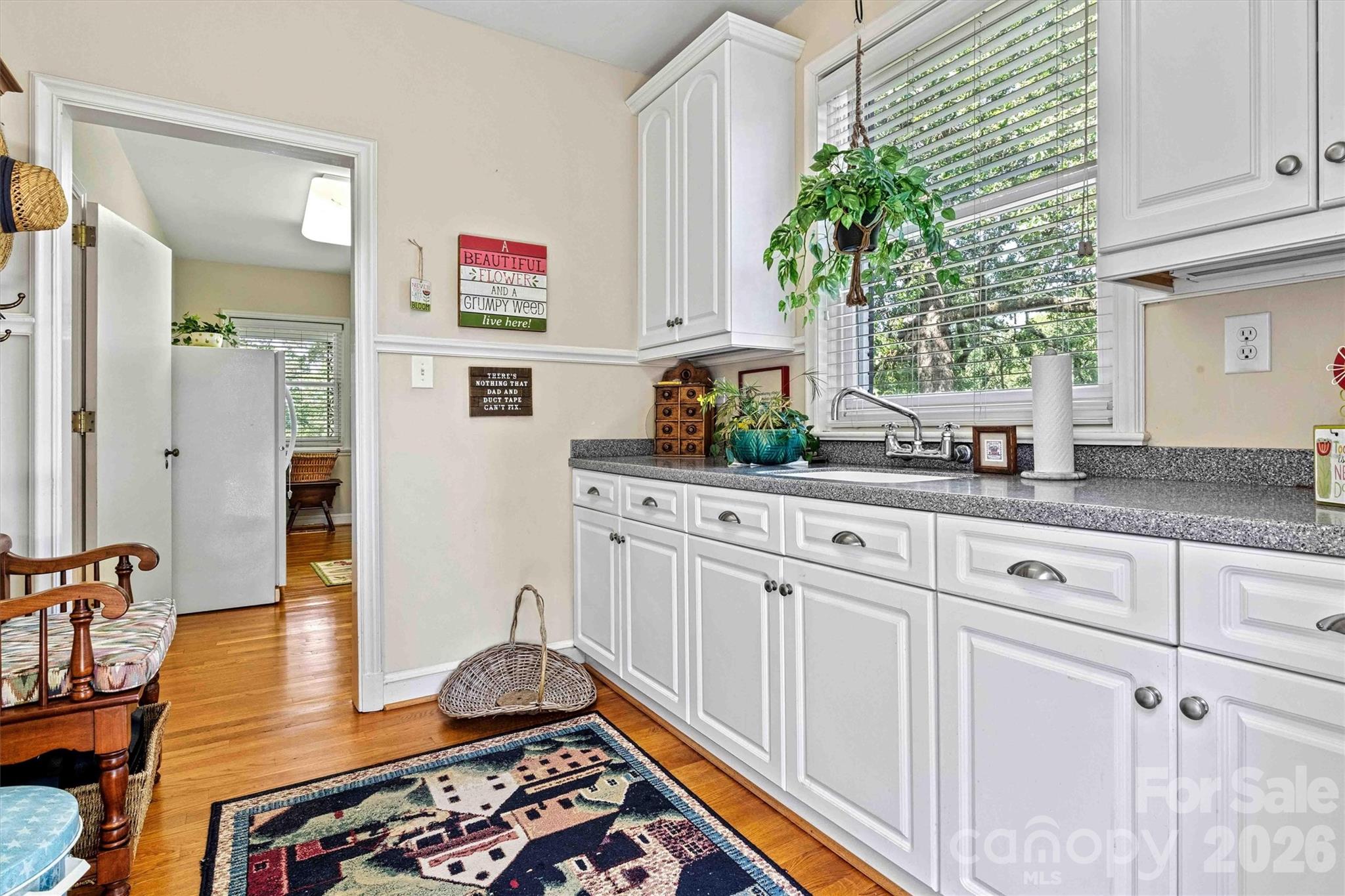 842 North Center Street — Hickory