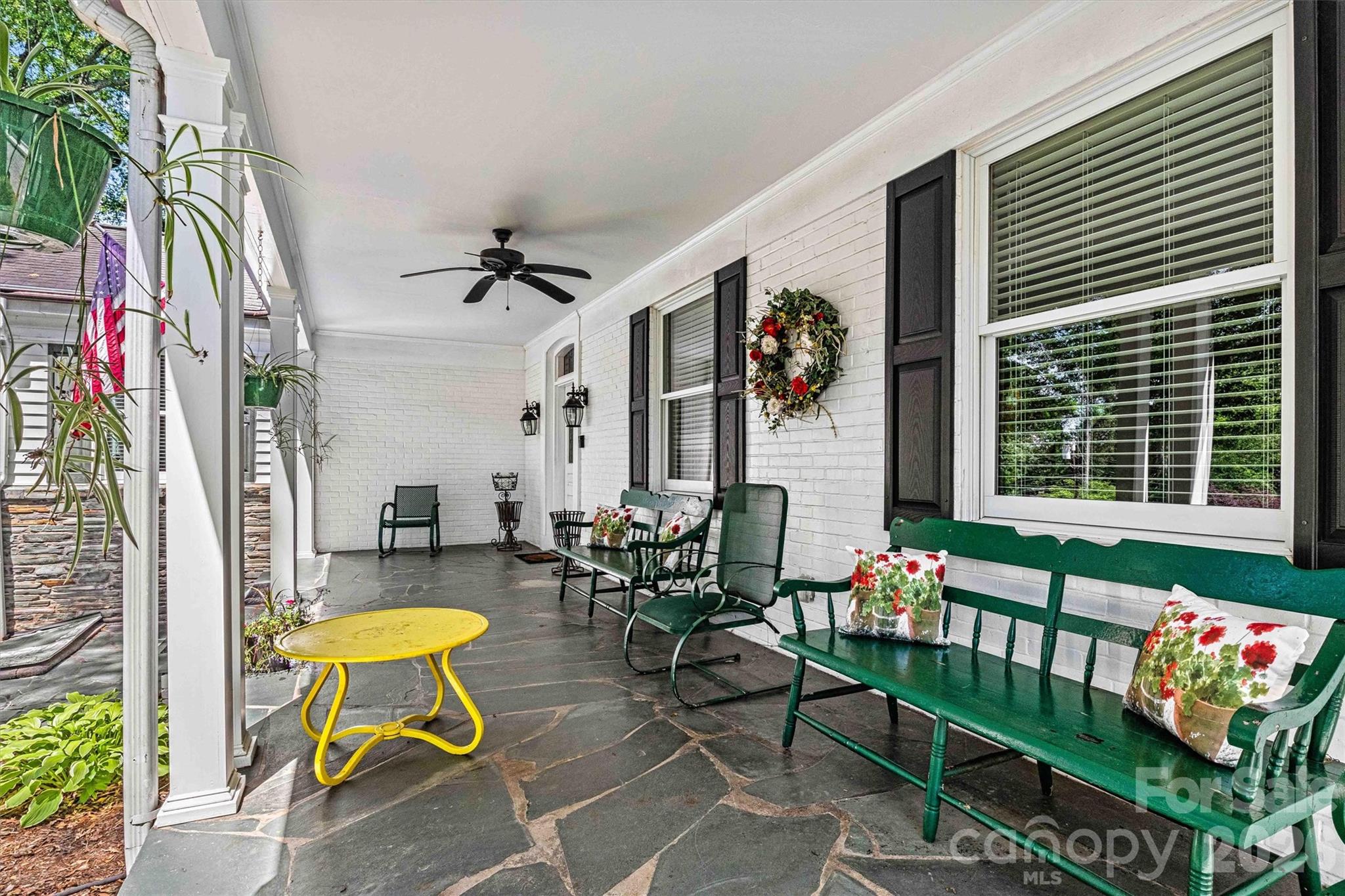 842 North Center Street — Hickory