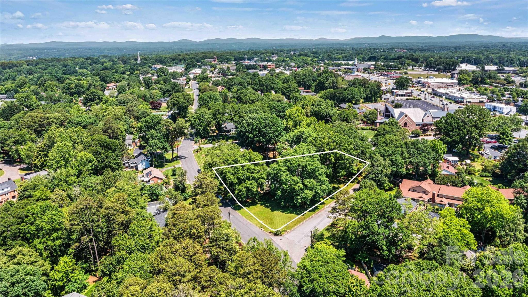 842 North Center Street — Hickory