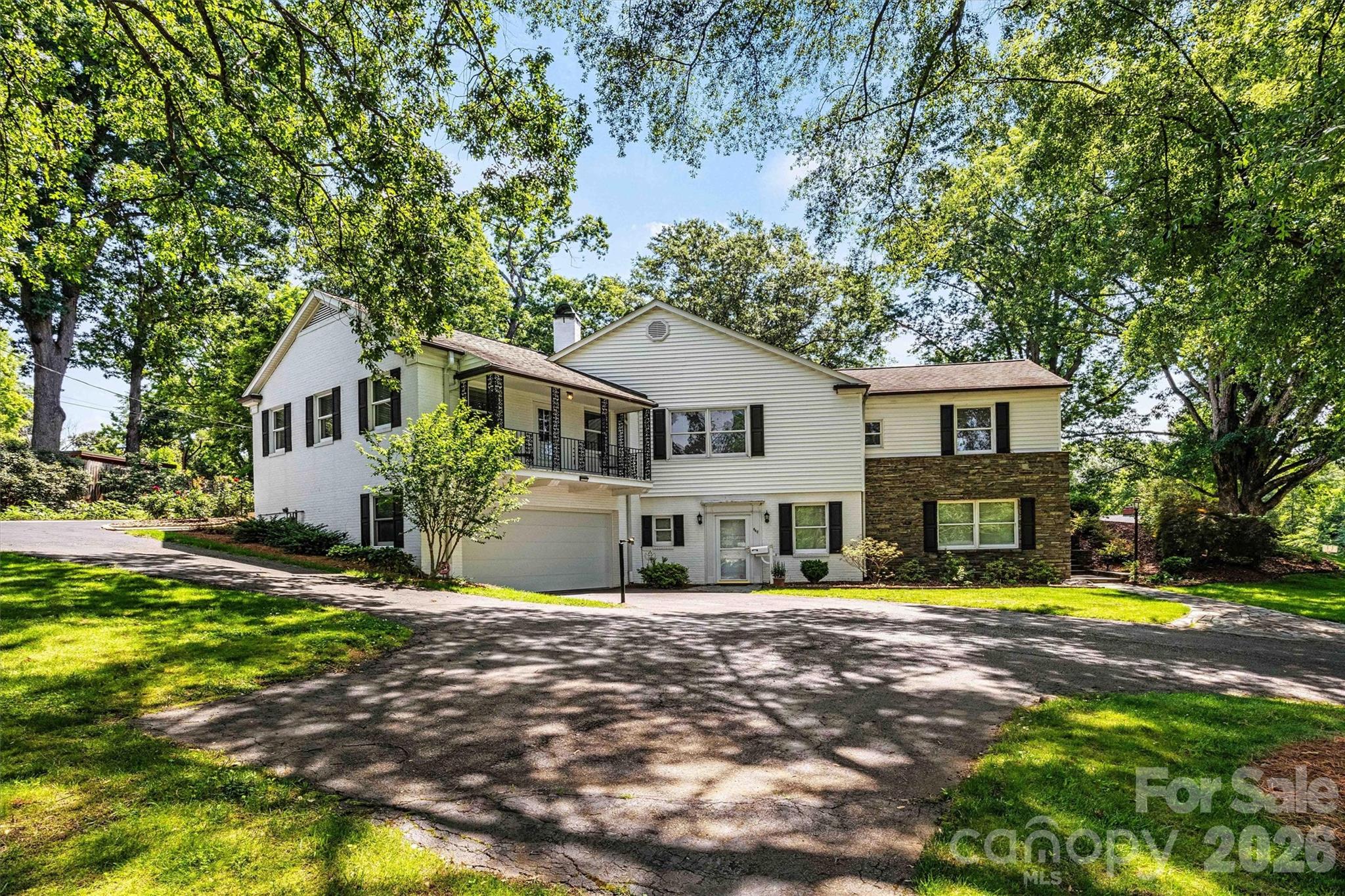 842 North Center Street — Hickory