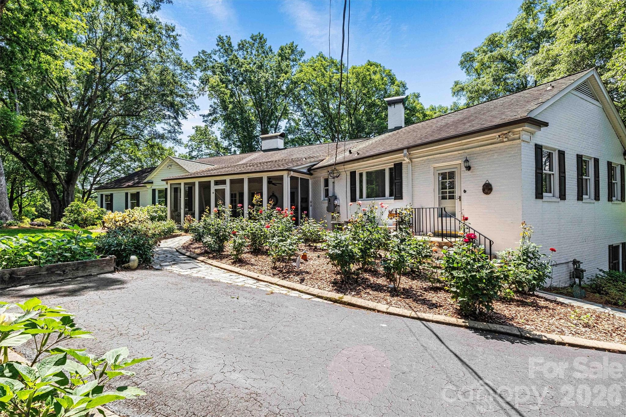 842 North Center Street — Hickory