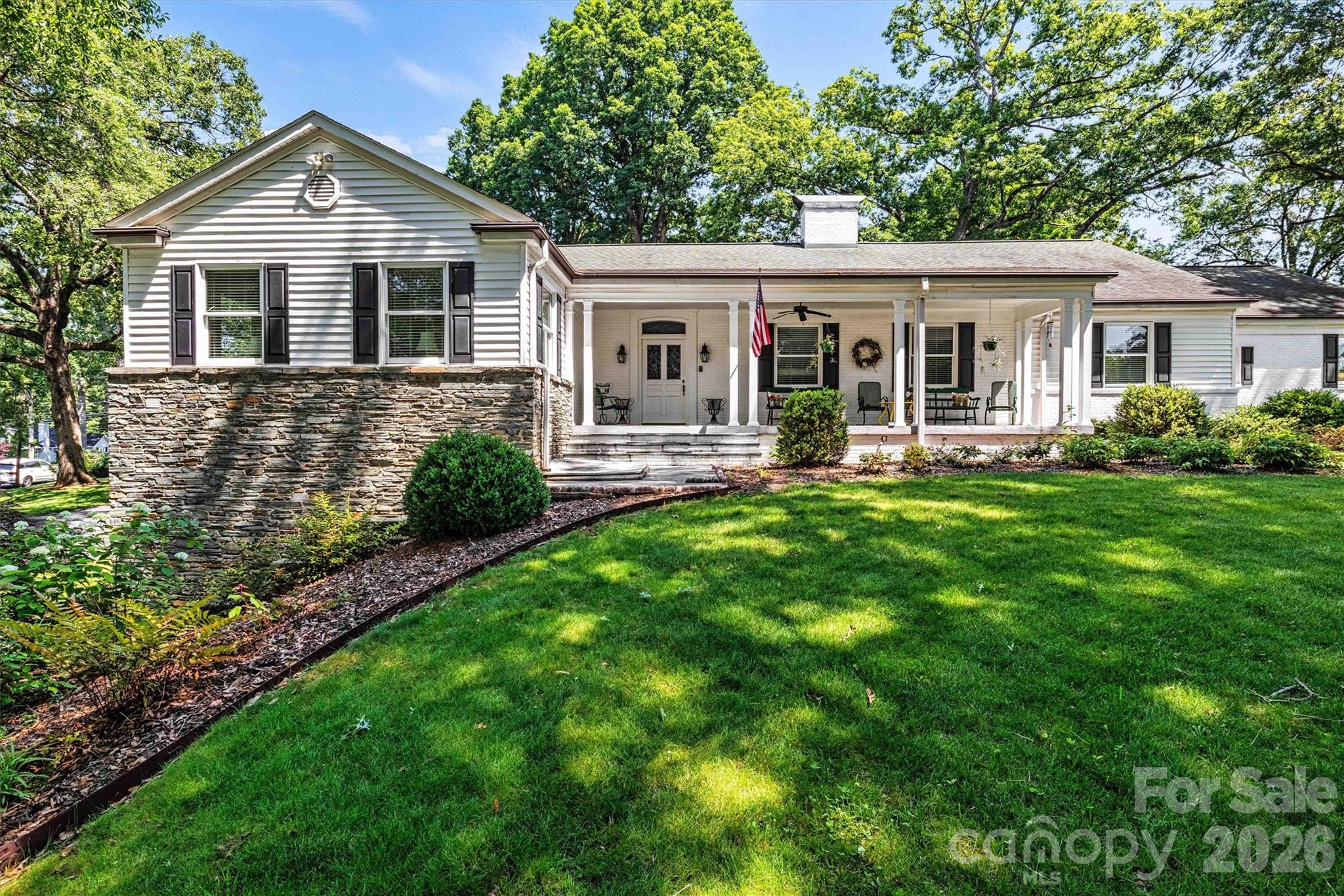 842 North Center Street — Hickory