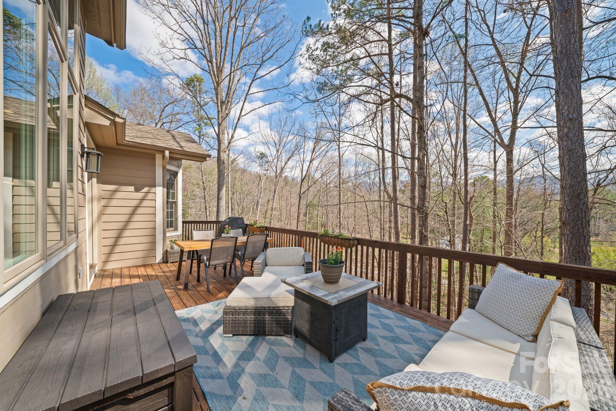104 Black Hawk Ridge — Weaverville