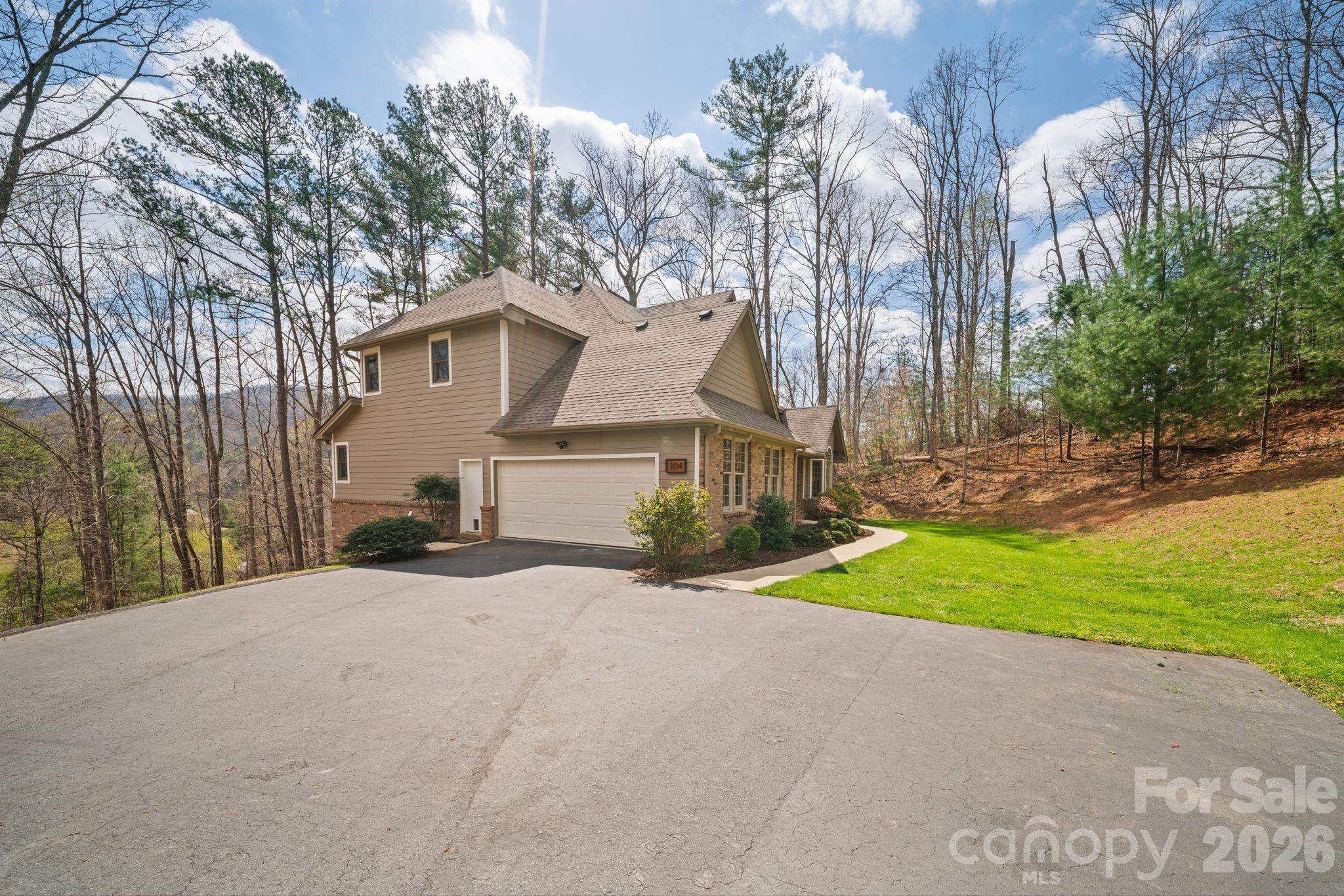 104 Black Hawk Ridge — Weaverville