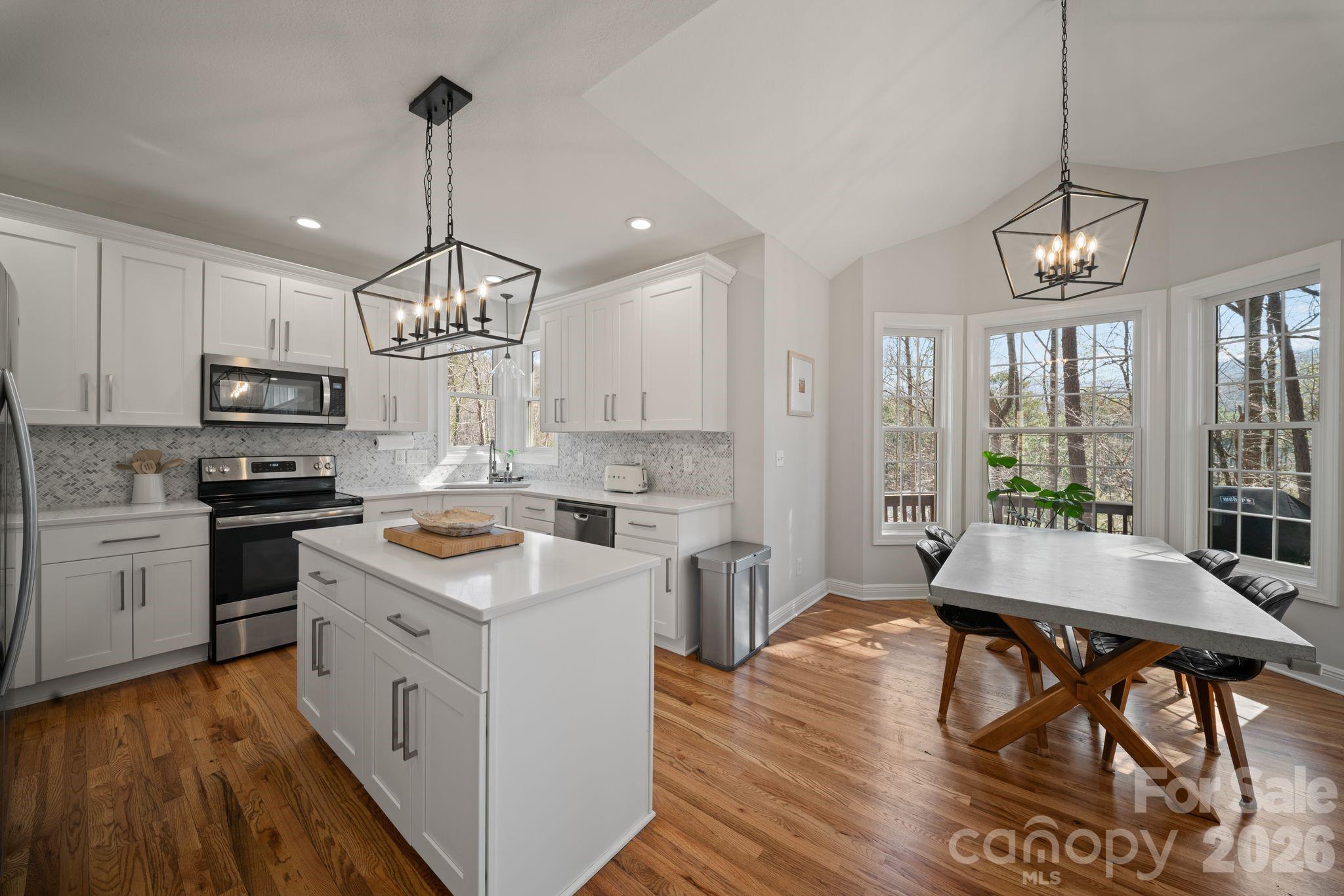 104 Black Hawk Ridge — Weaverville