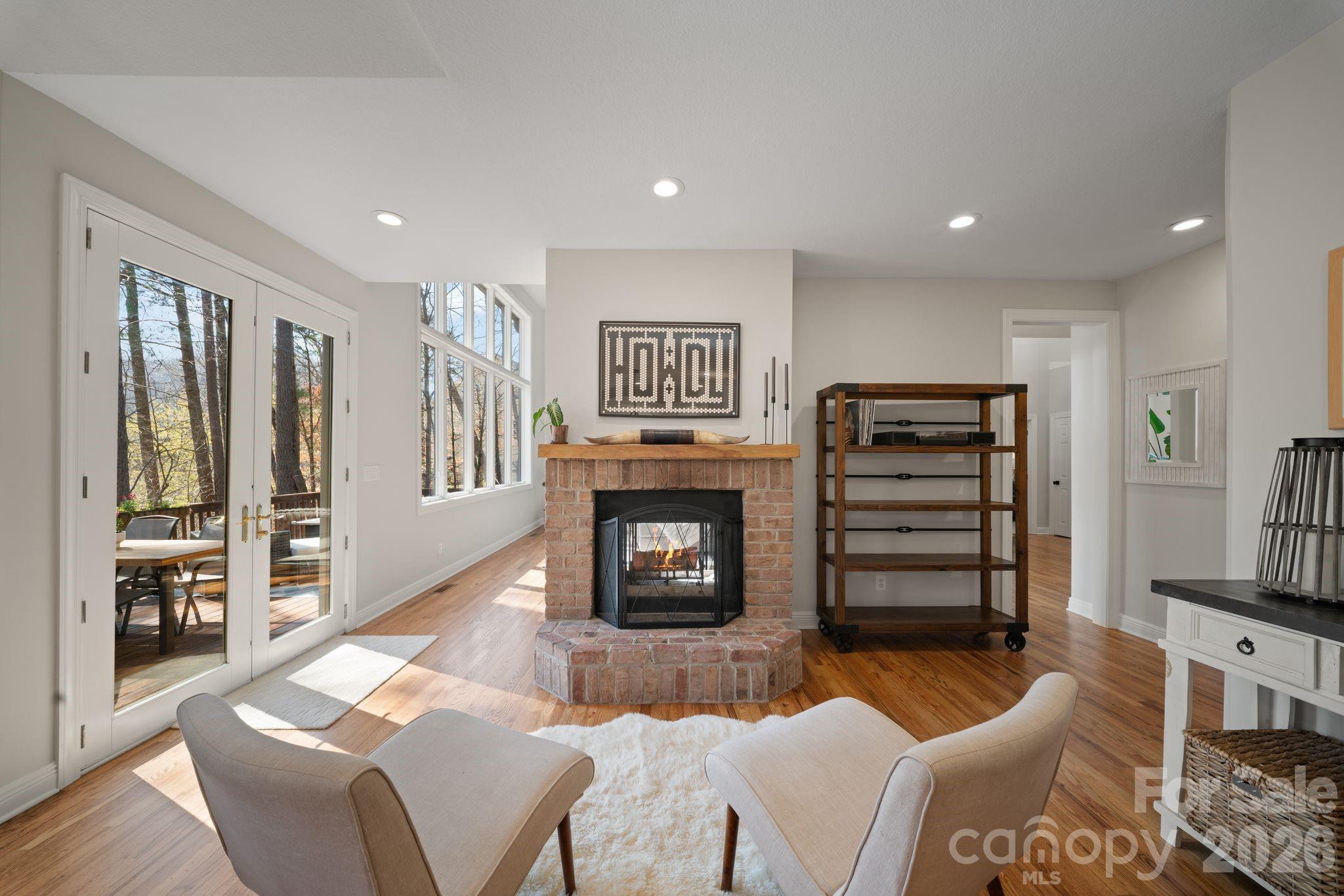 104 Black Hawk Ridge — Weaverville