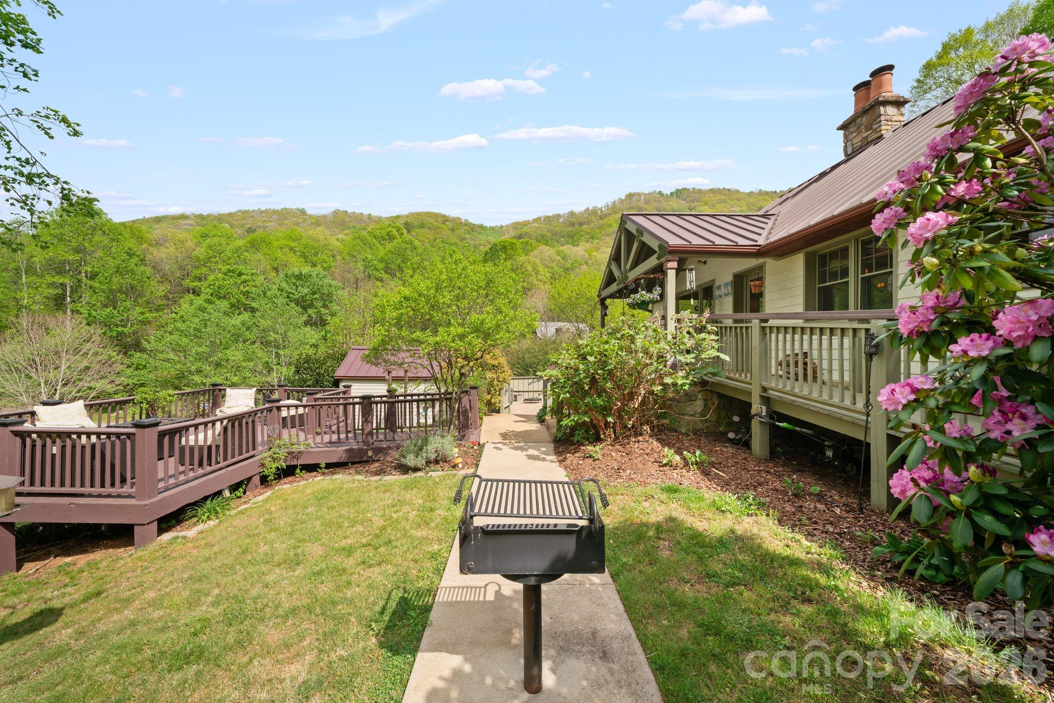 25 View Ridge Parkway — Leicester