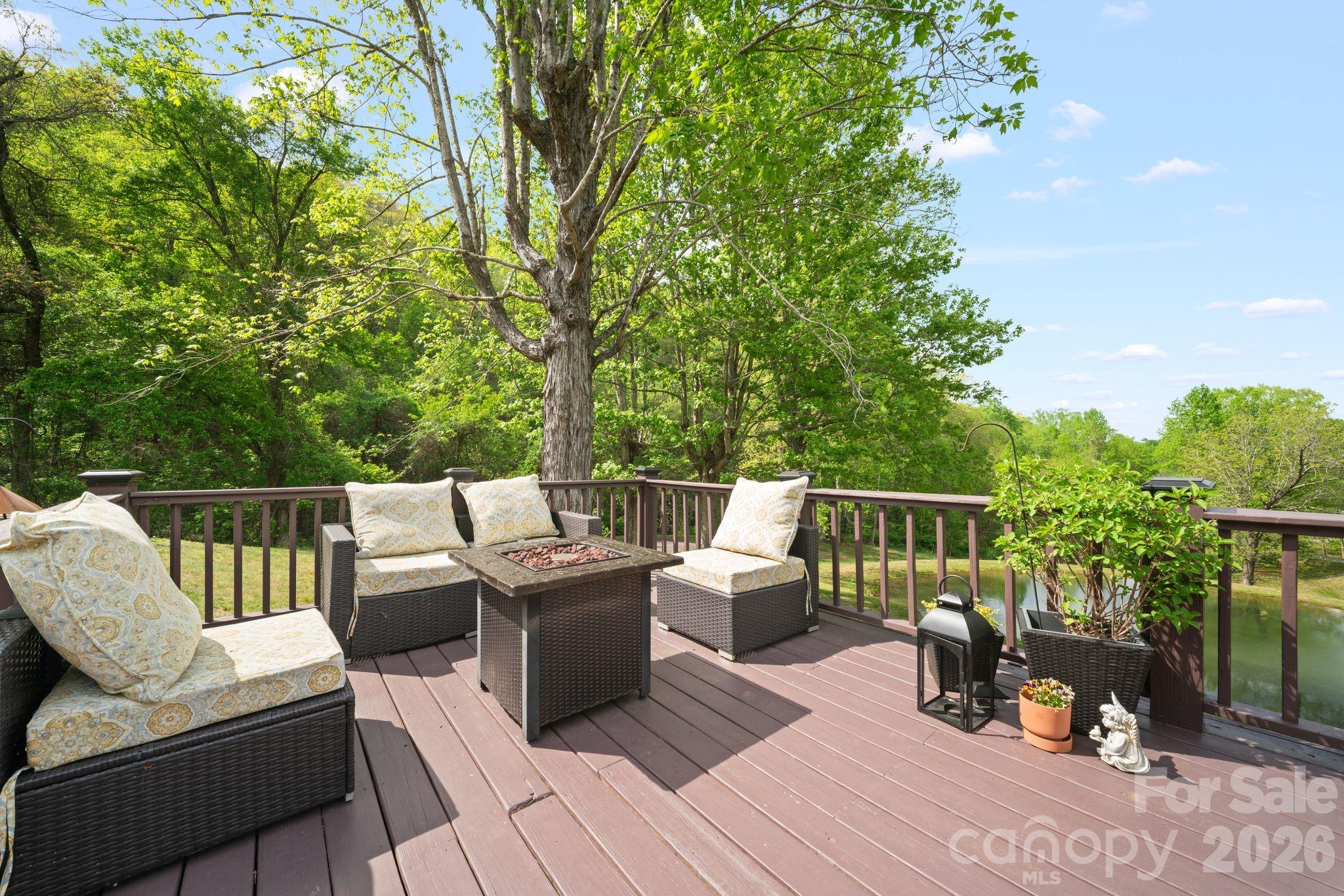 25 View Ridge Parkway — Leicester