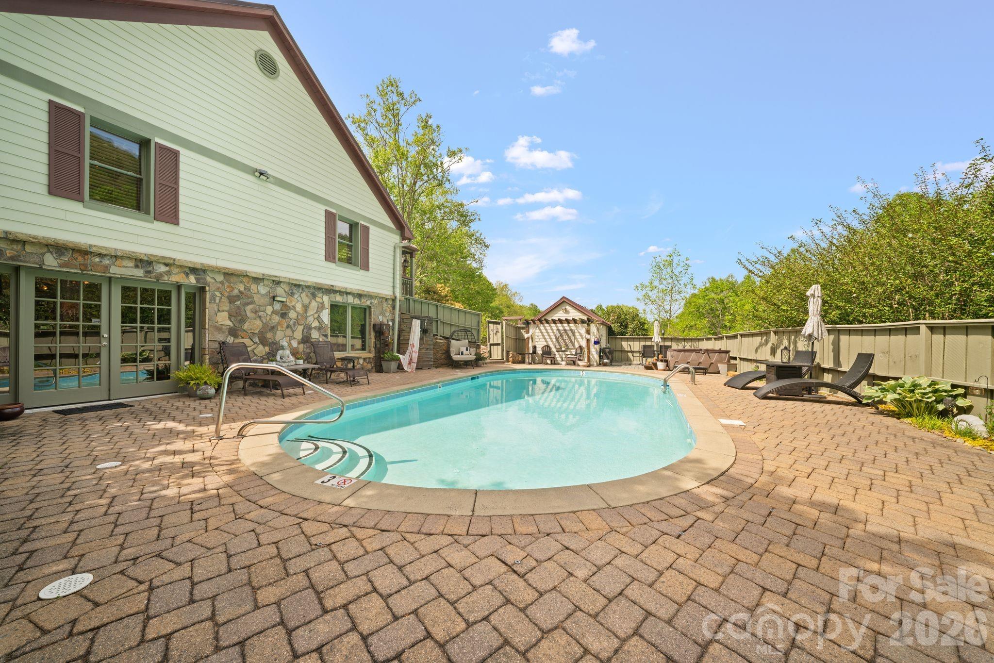 25 View Ridge Parkway — Leicester