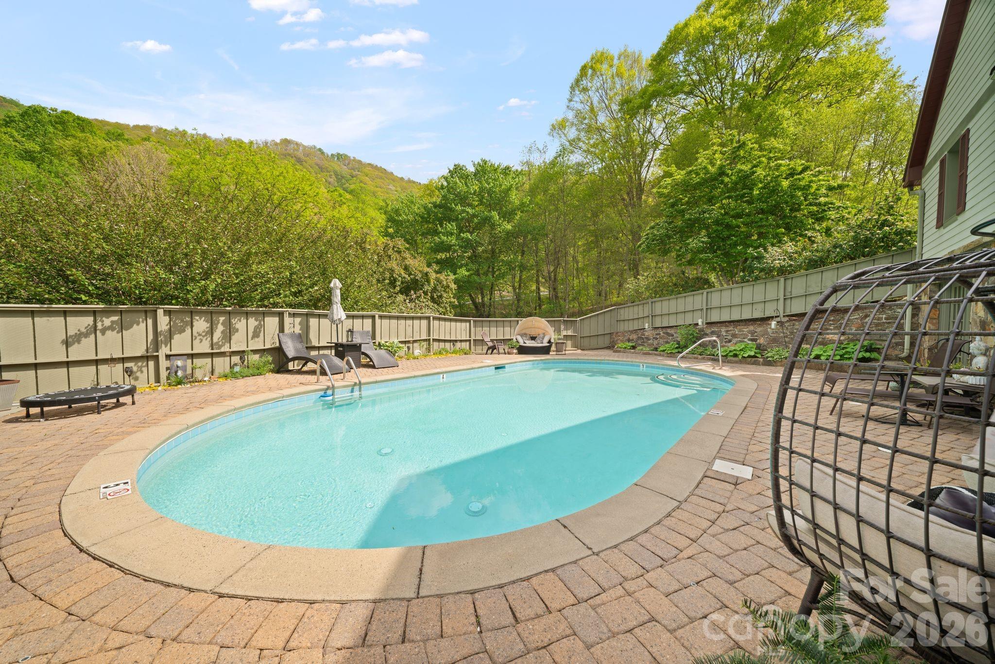 25 View Ridge Parkway — Leicester