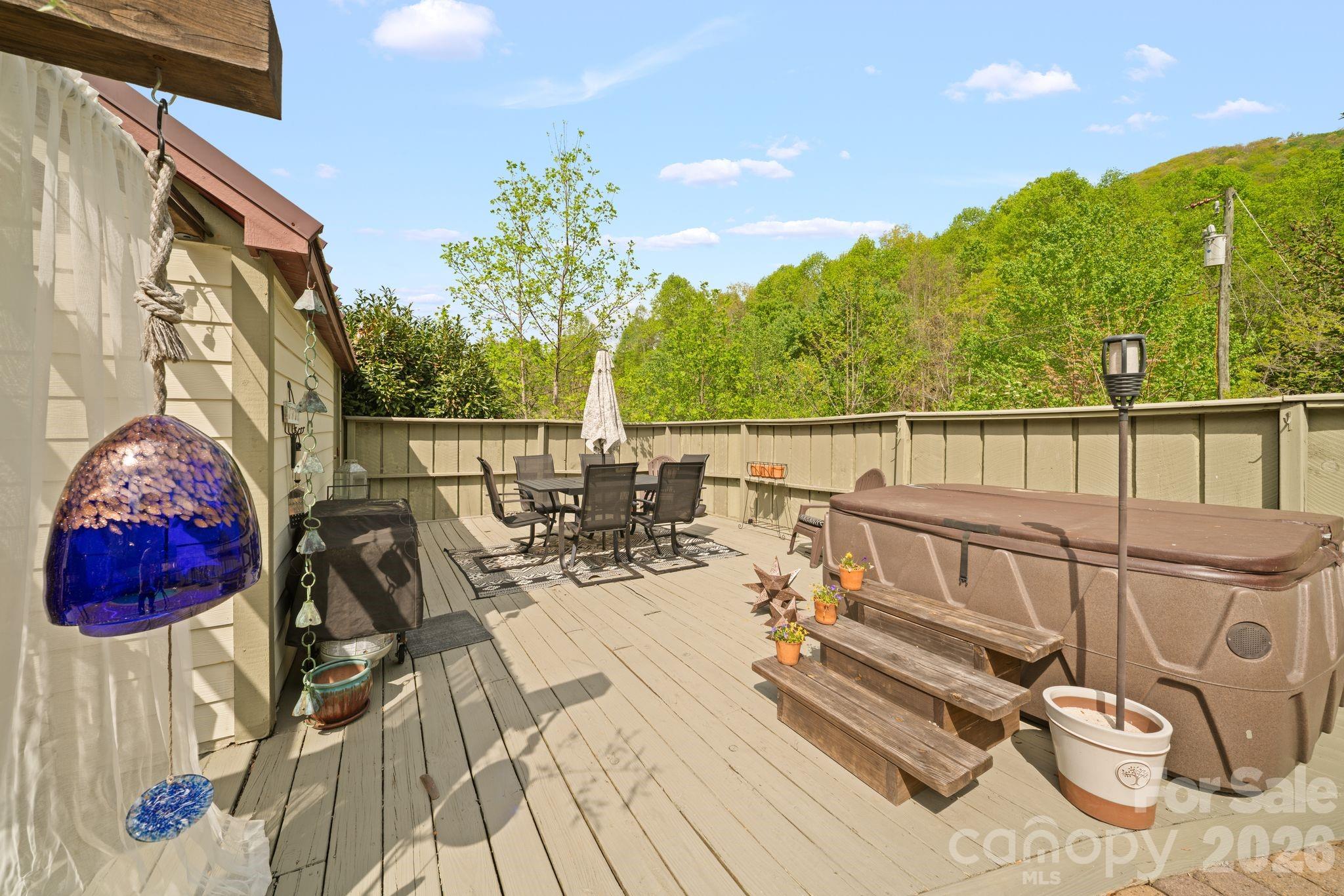 25 View Ridge Parkway — Leicester