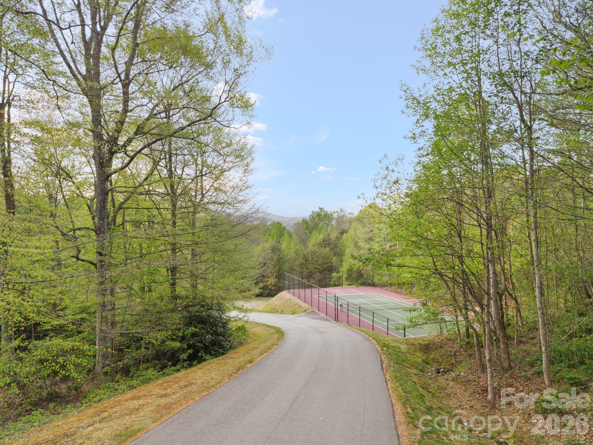 25 View Ridge Parkway — Leicester