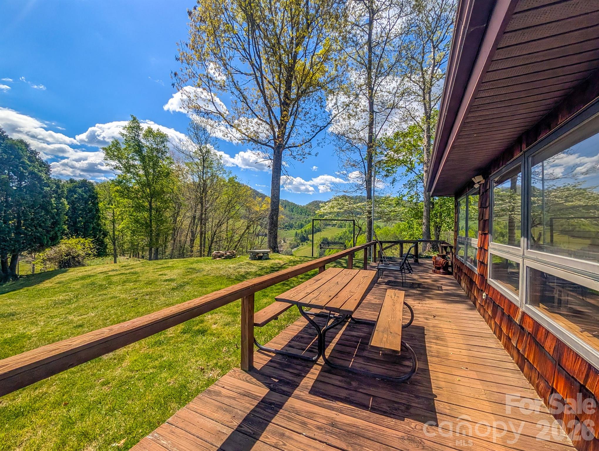 572 Pleasant Valley Road — Burnsville