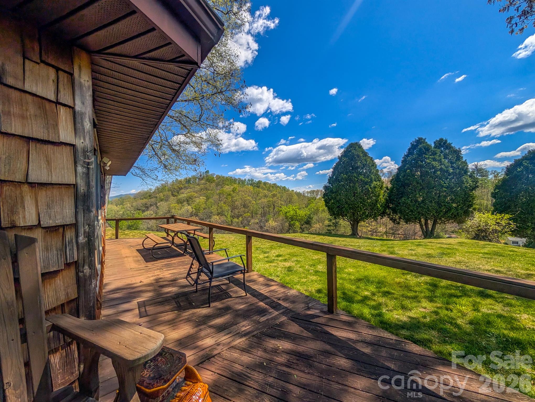 572 Pleasant Valley Road — Burnsville