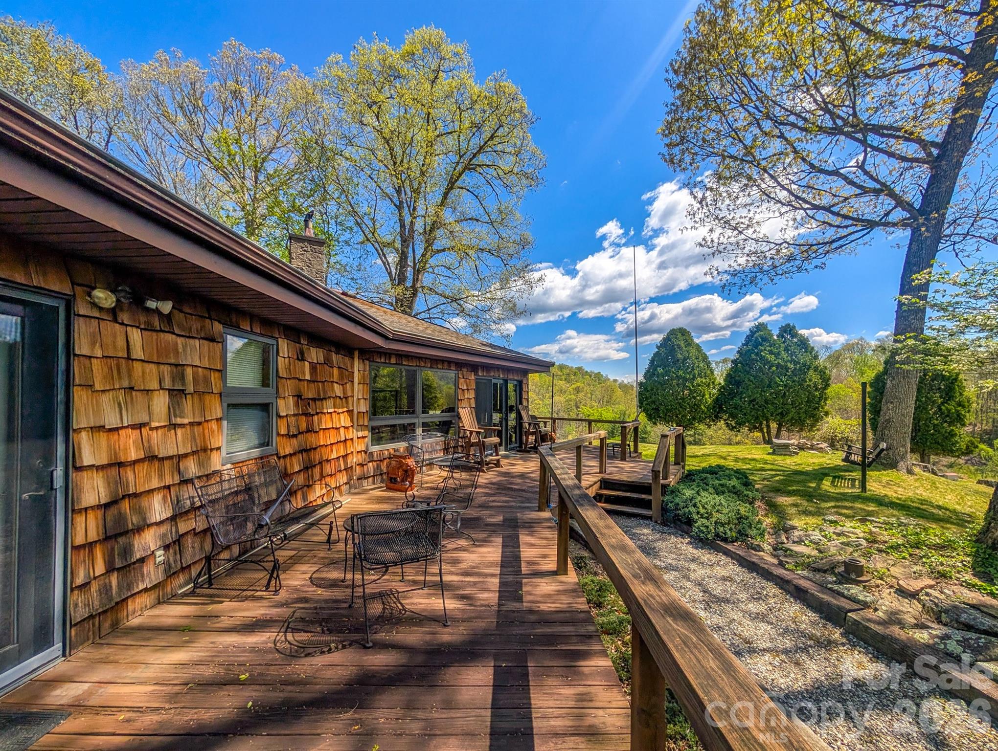 572 Pleasant Valley Road — Burnsville