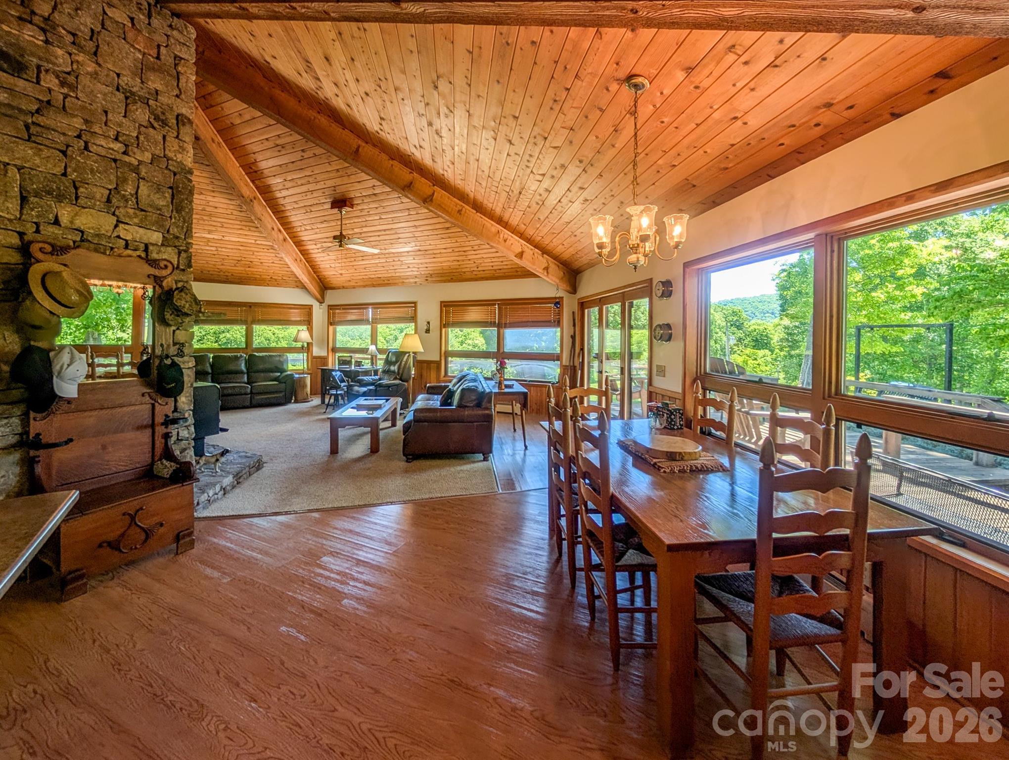 572 Pleasant Valley Road — Burnsville