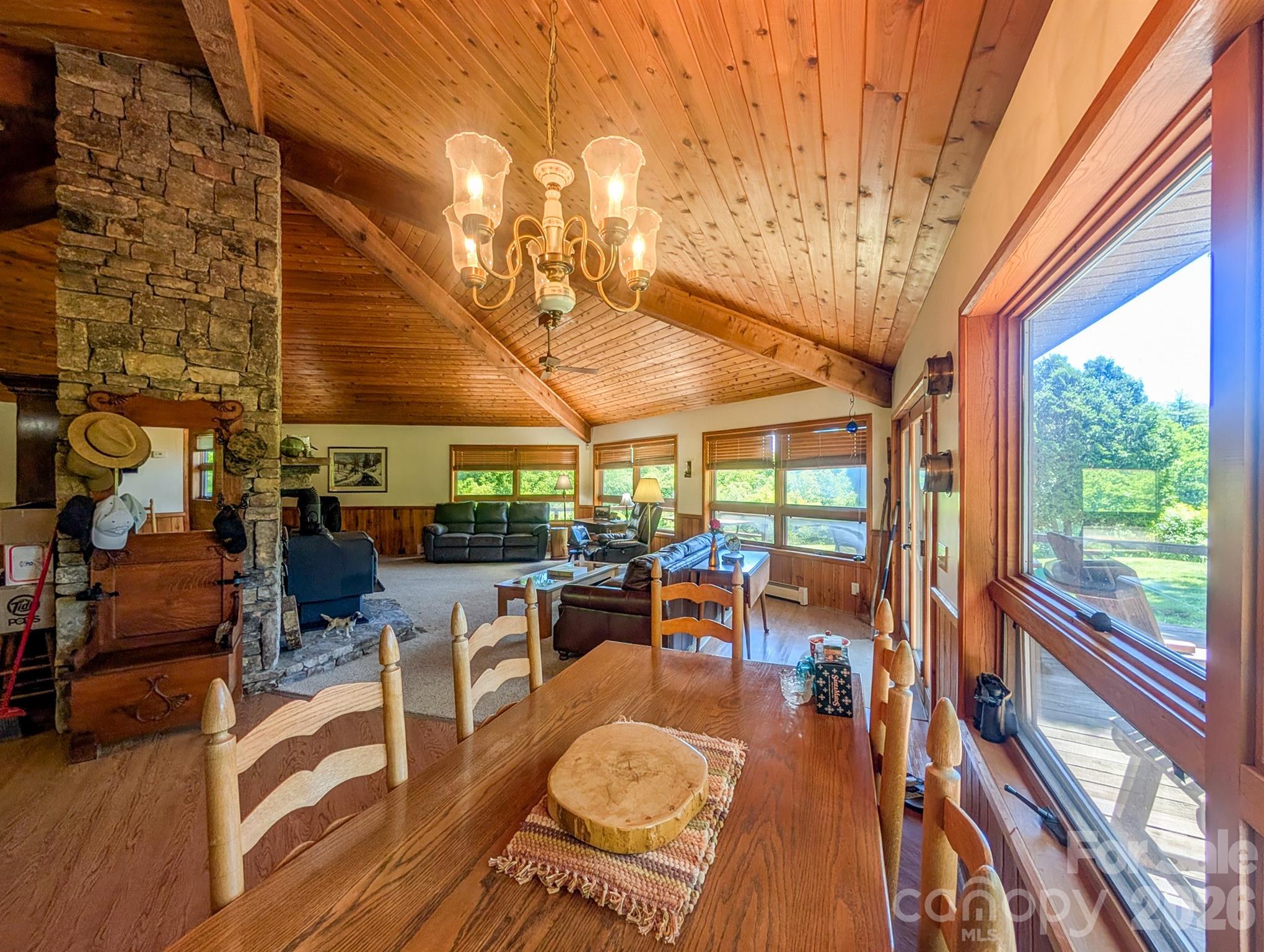 572 Pleasant Valley Road — Burnsville