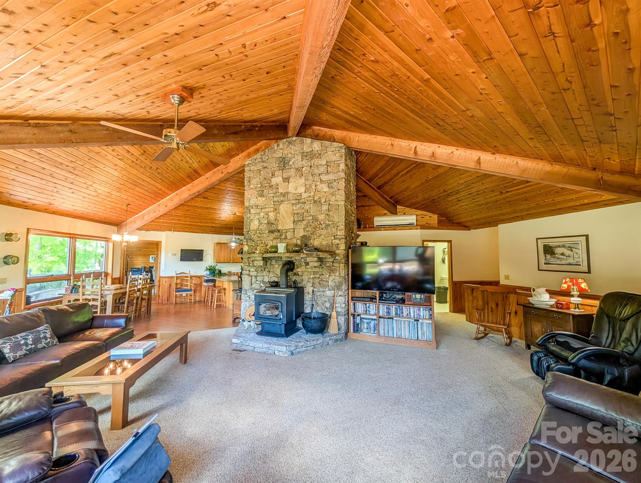 572 Pleasant Valley Road — Burnsville