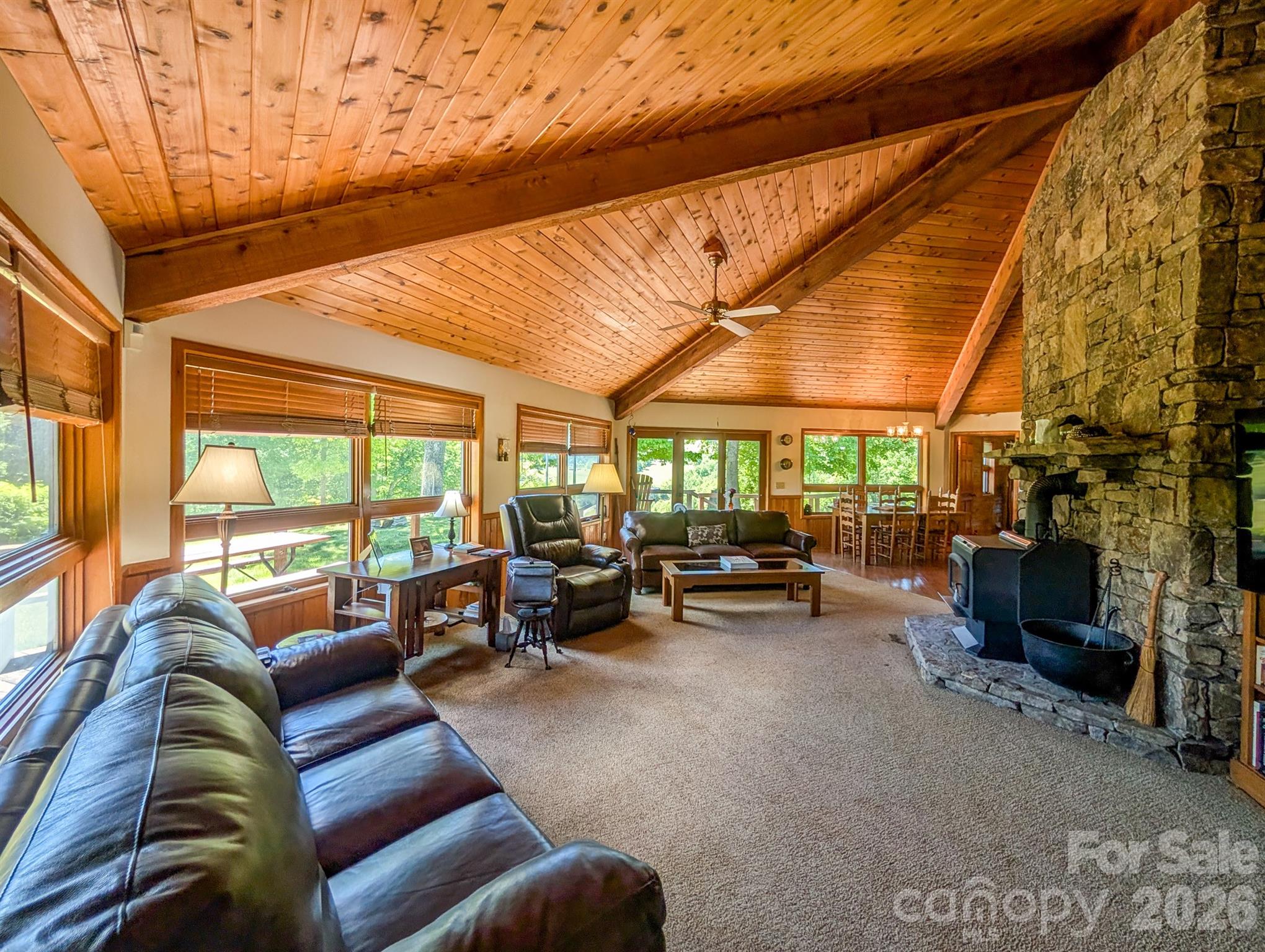 572 Pleasant Valley Road — Burnsville