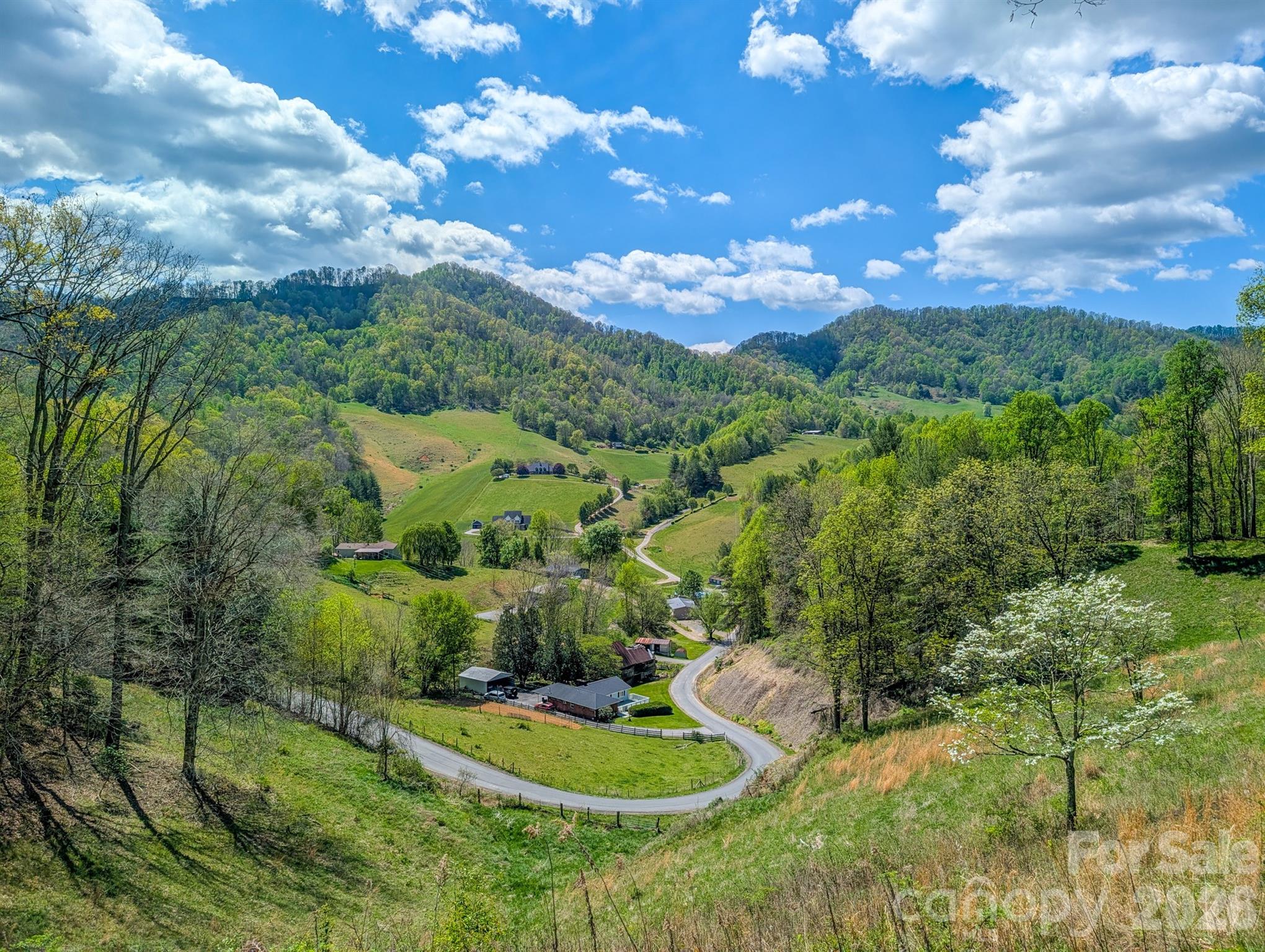 572 Pleasant Valley Road — Burnsville