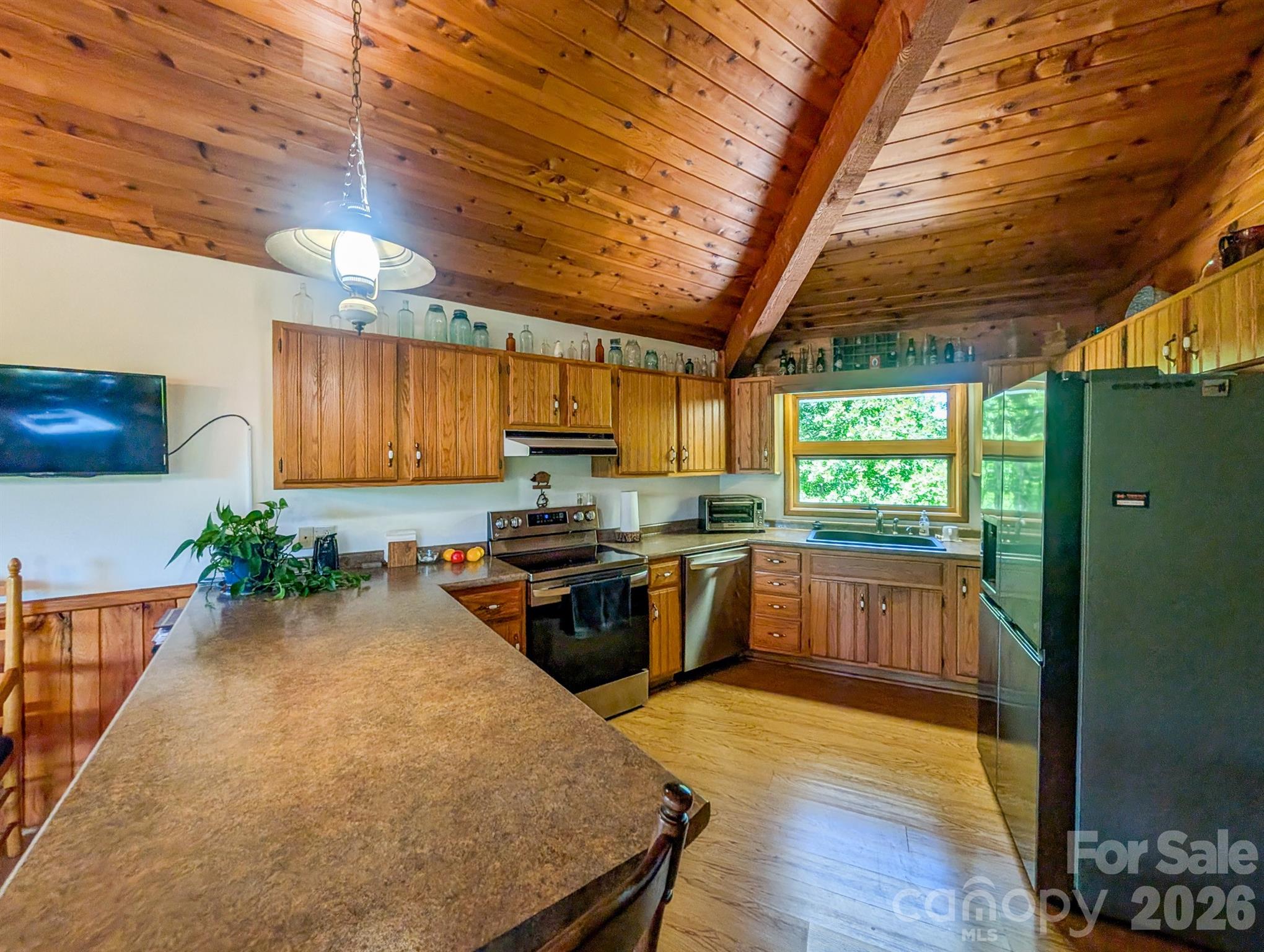 572 Pleasant Valley Road — Burnsville