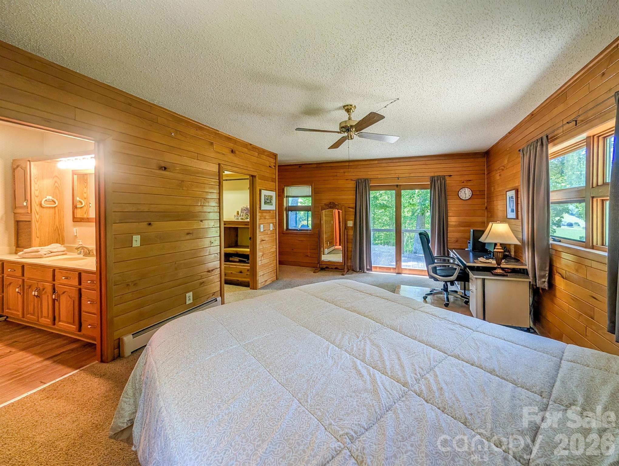 572 Pleasant Valley Road — Burnsville