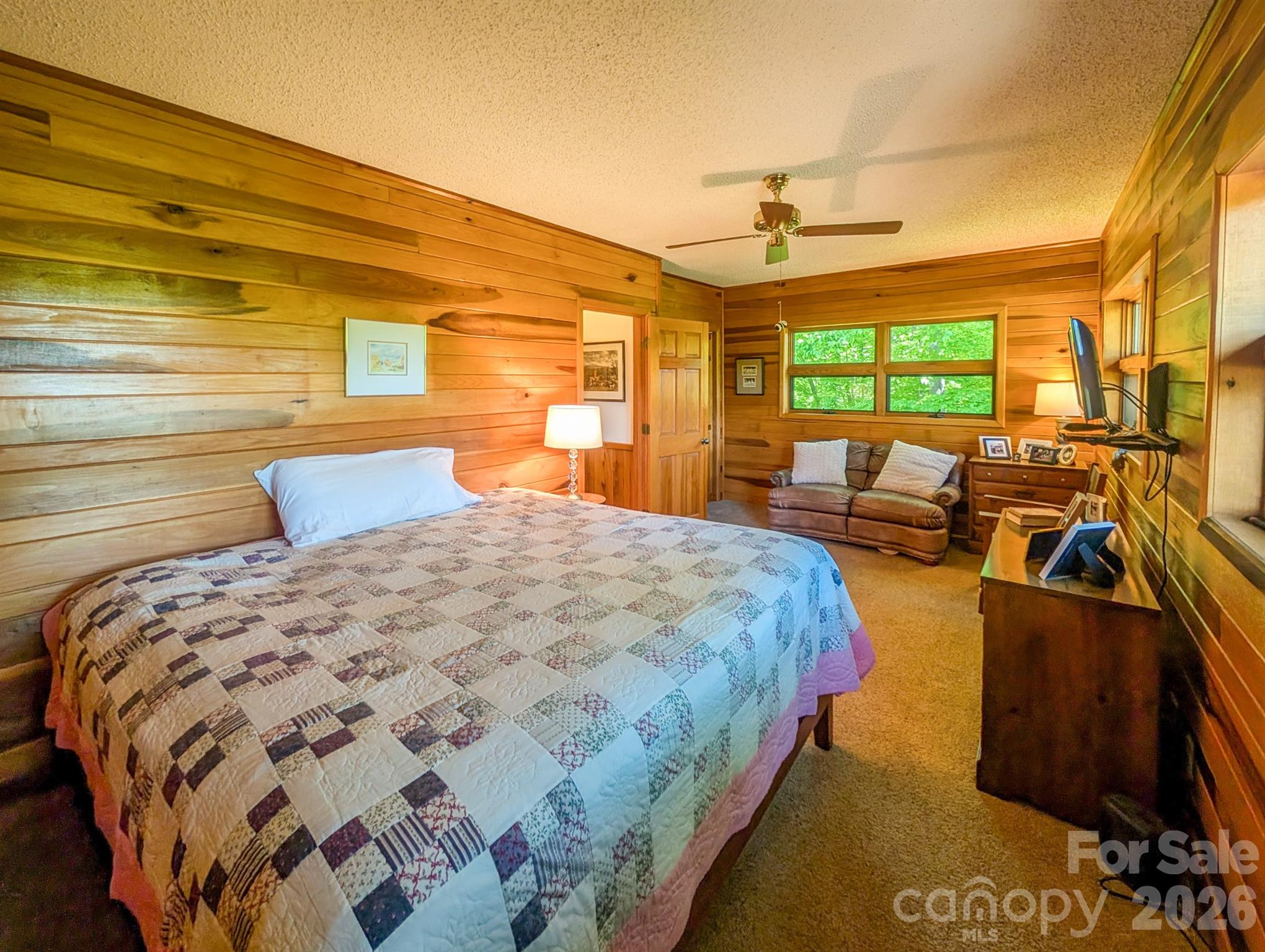 572 Pleasant Valley Road — Burnsville