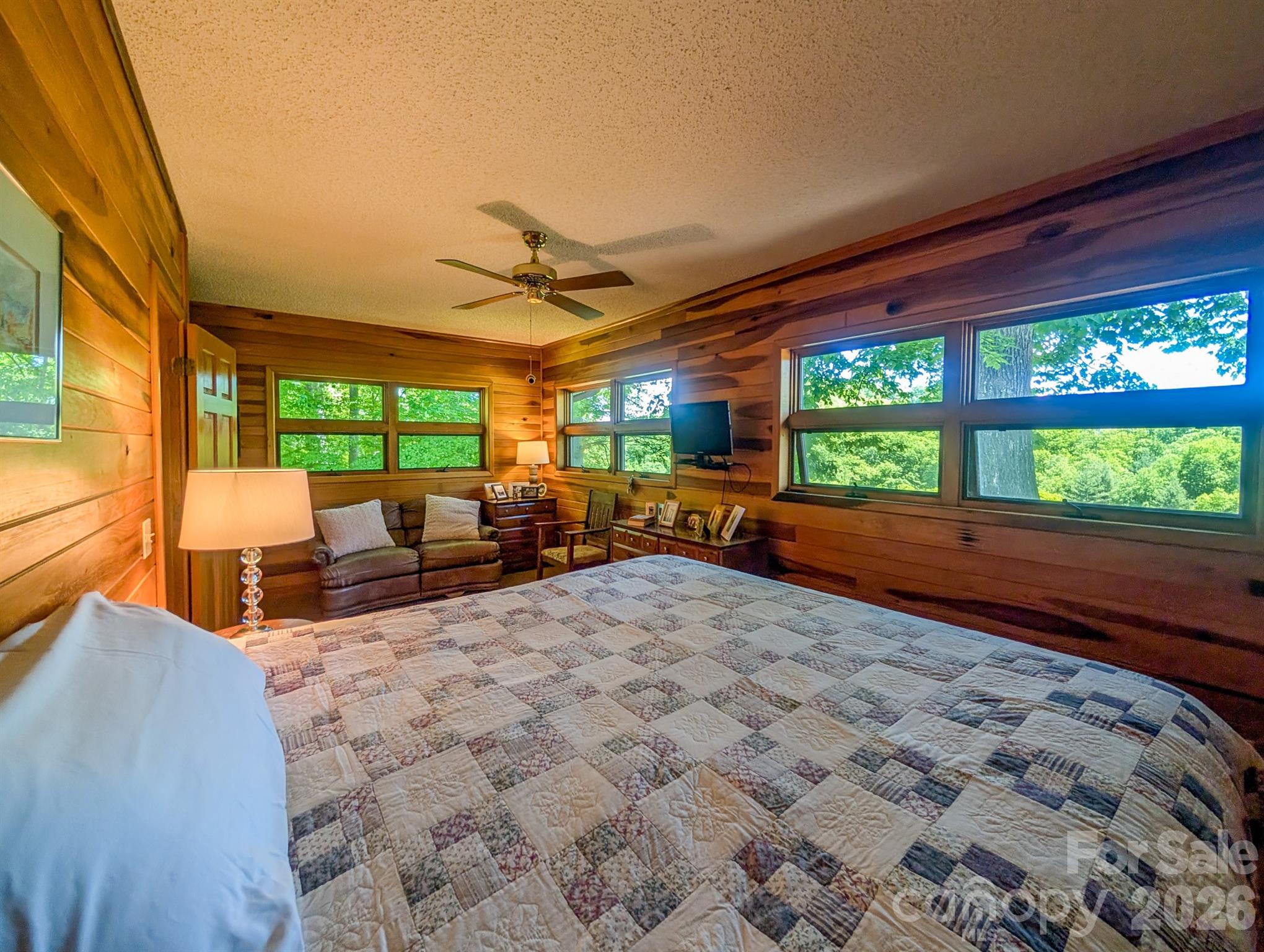 572 Pleasant Valley Road — Burnsville