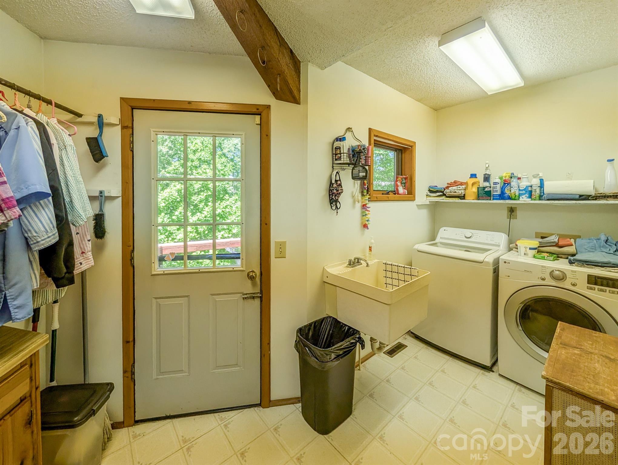 572 Pleasant Valley Road — Burnsville