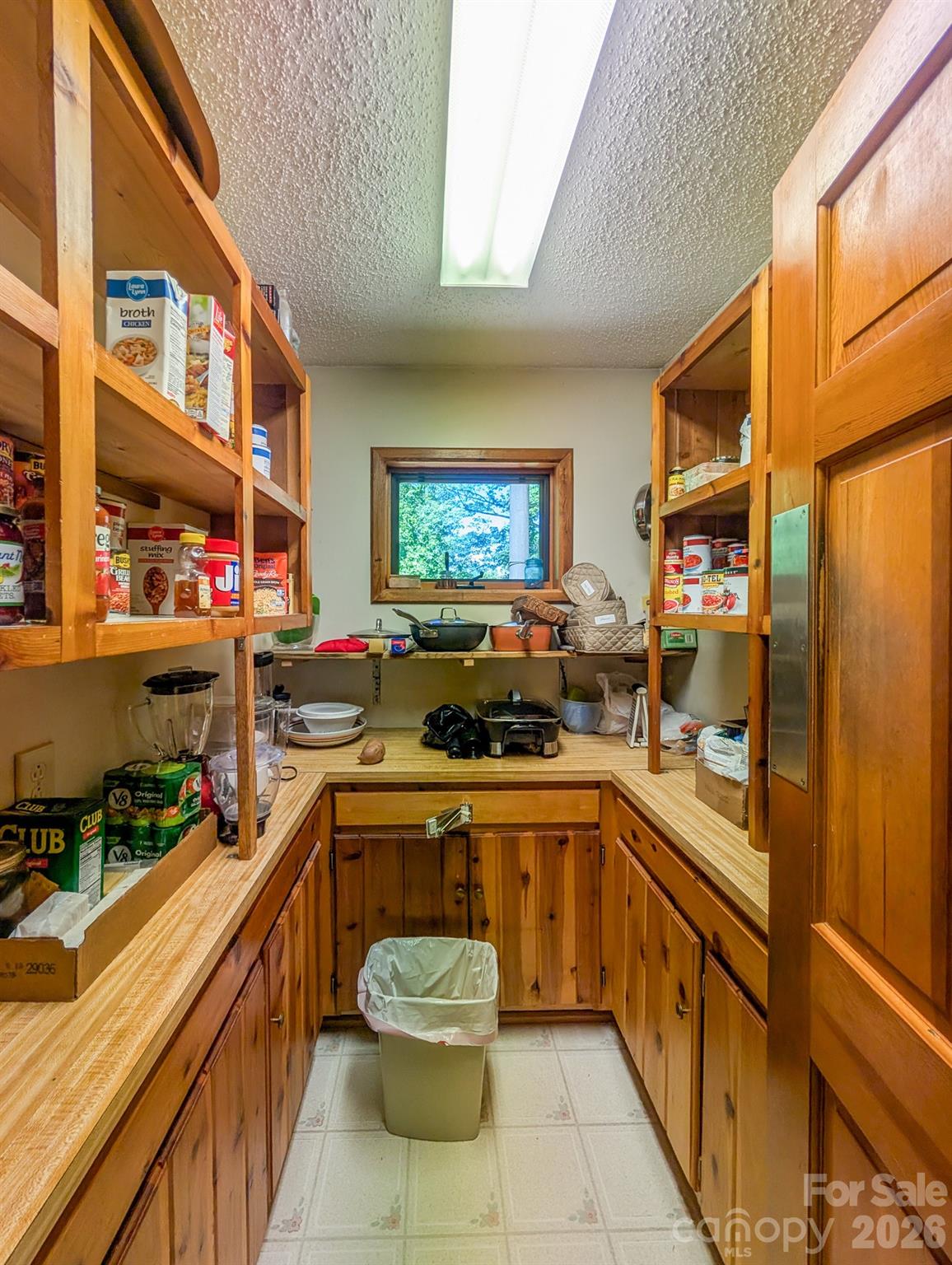 572 Pleasant Valley Road — Burnsville