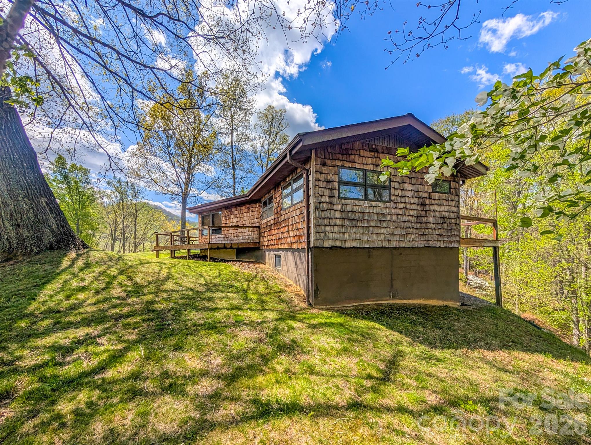 572 Pleasant Valley Road — Burnsville