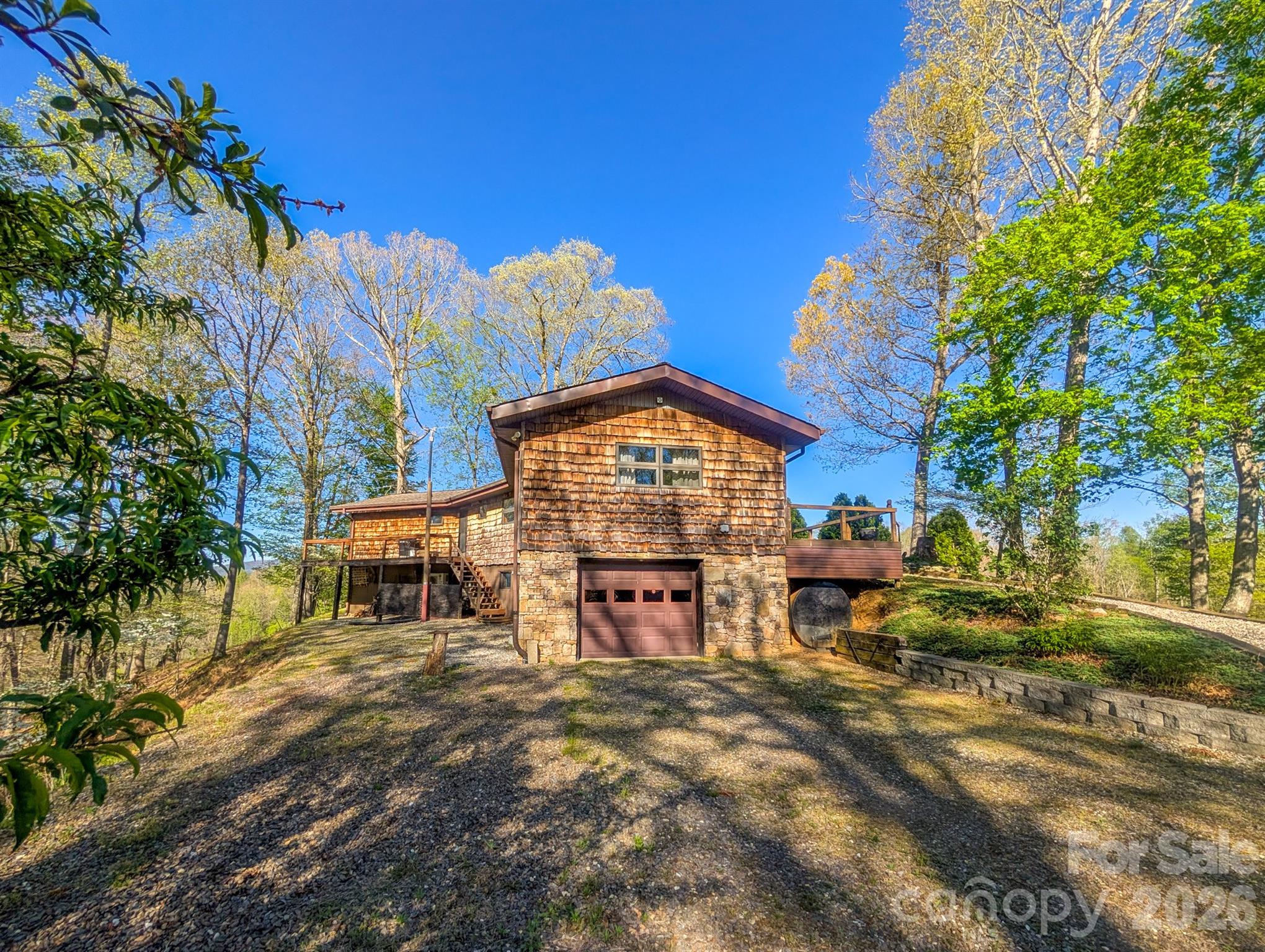 572 Pleasant Valley Road — Burnsville