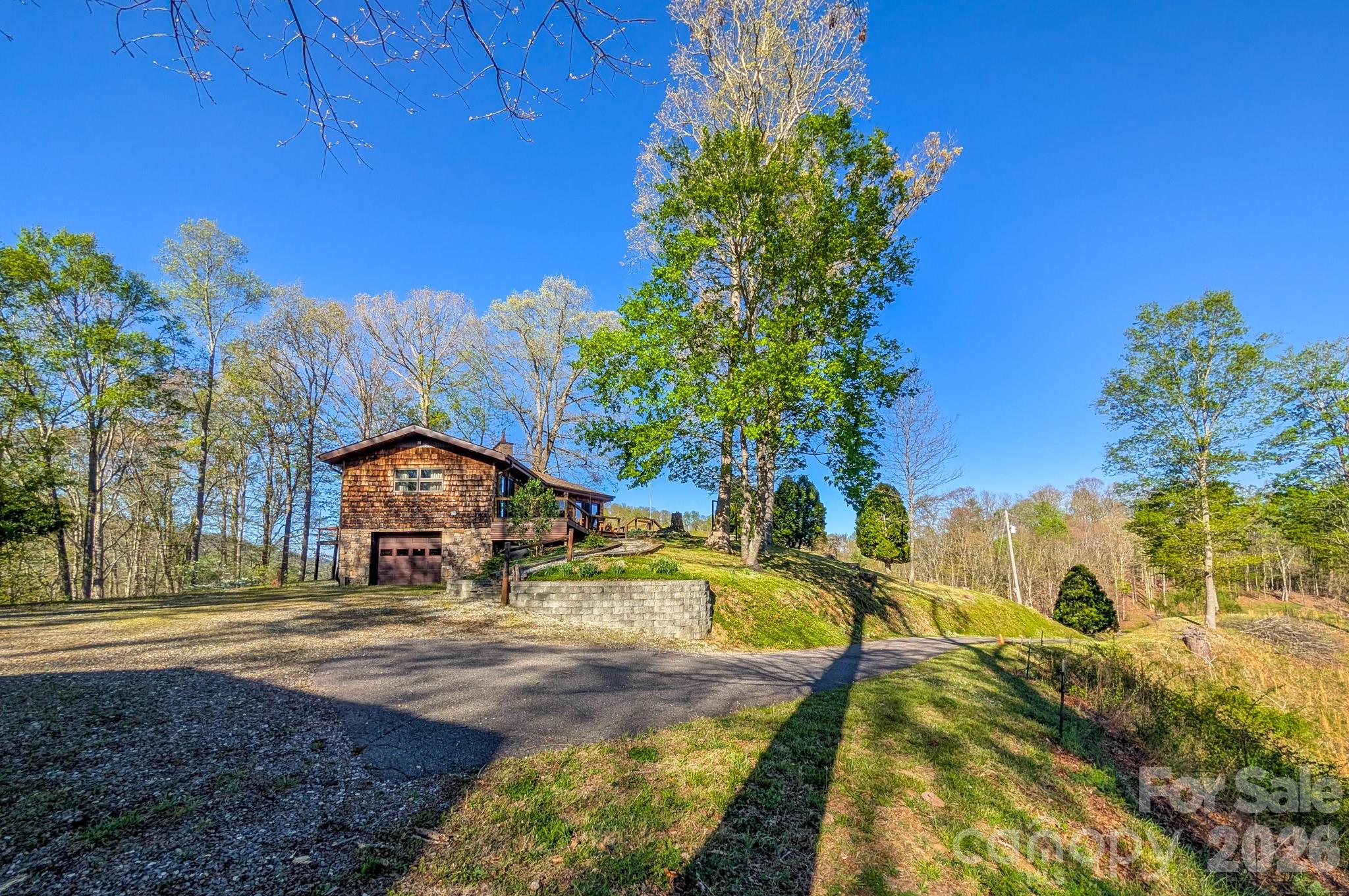 572 Pleasant Valley Road — Burnsville