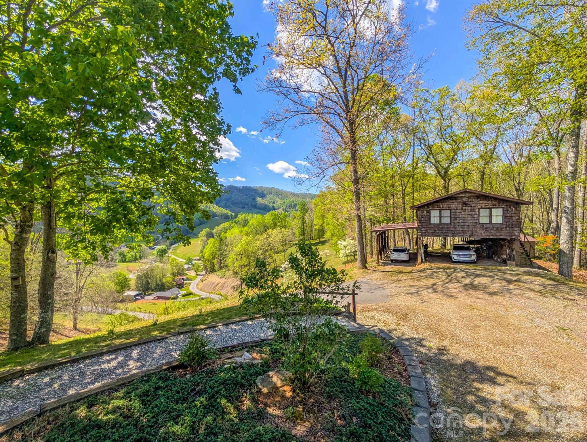 572 Pleasant Valley Road — Burnsville