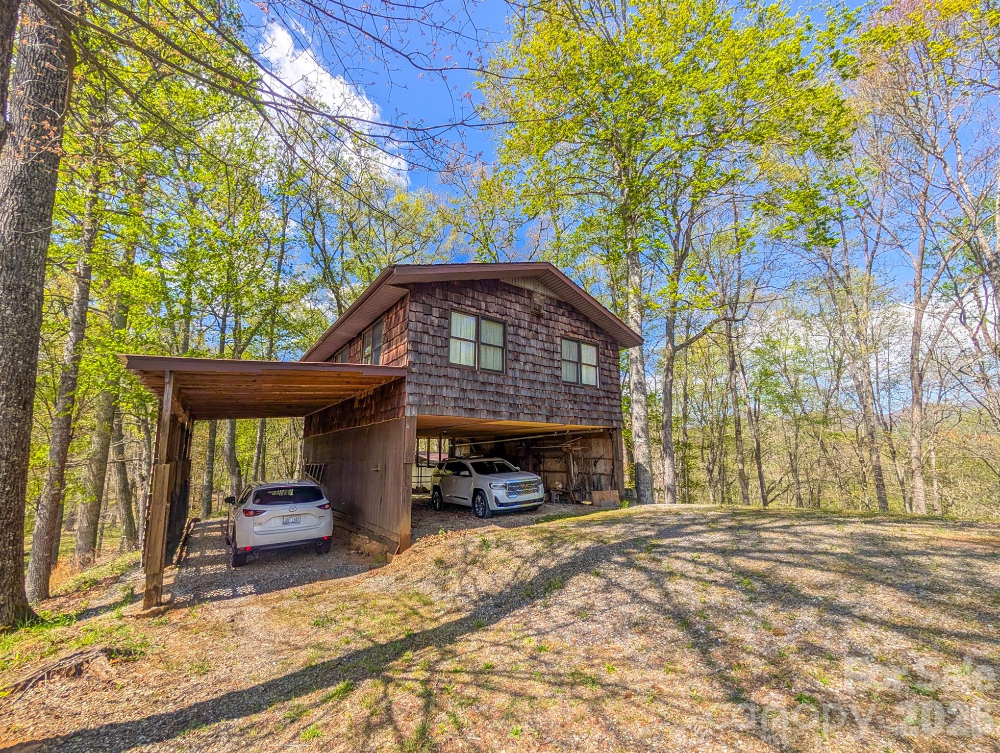 572 Pleasant Valley Road — Burnsville