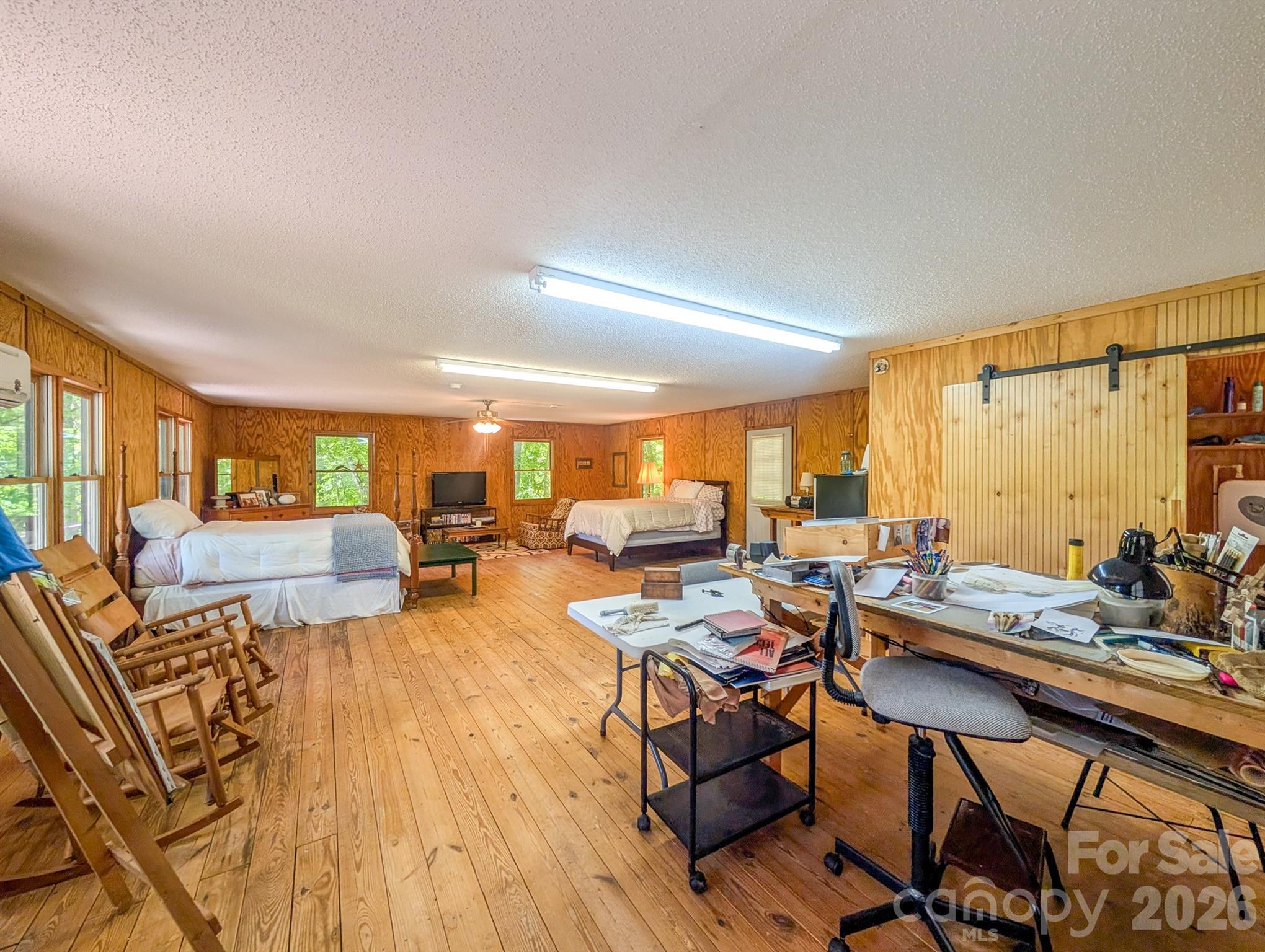572 Pleasant Valley Road — Burnsville