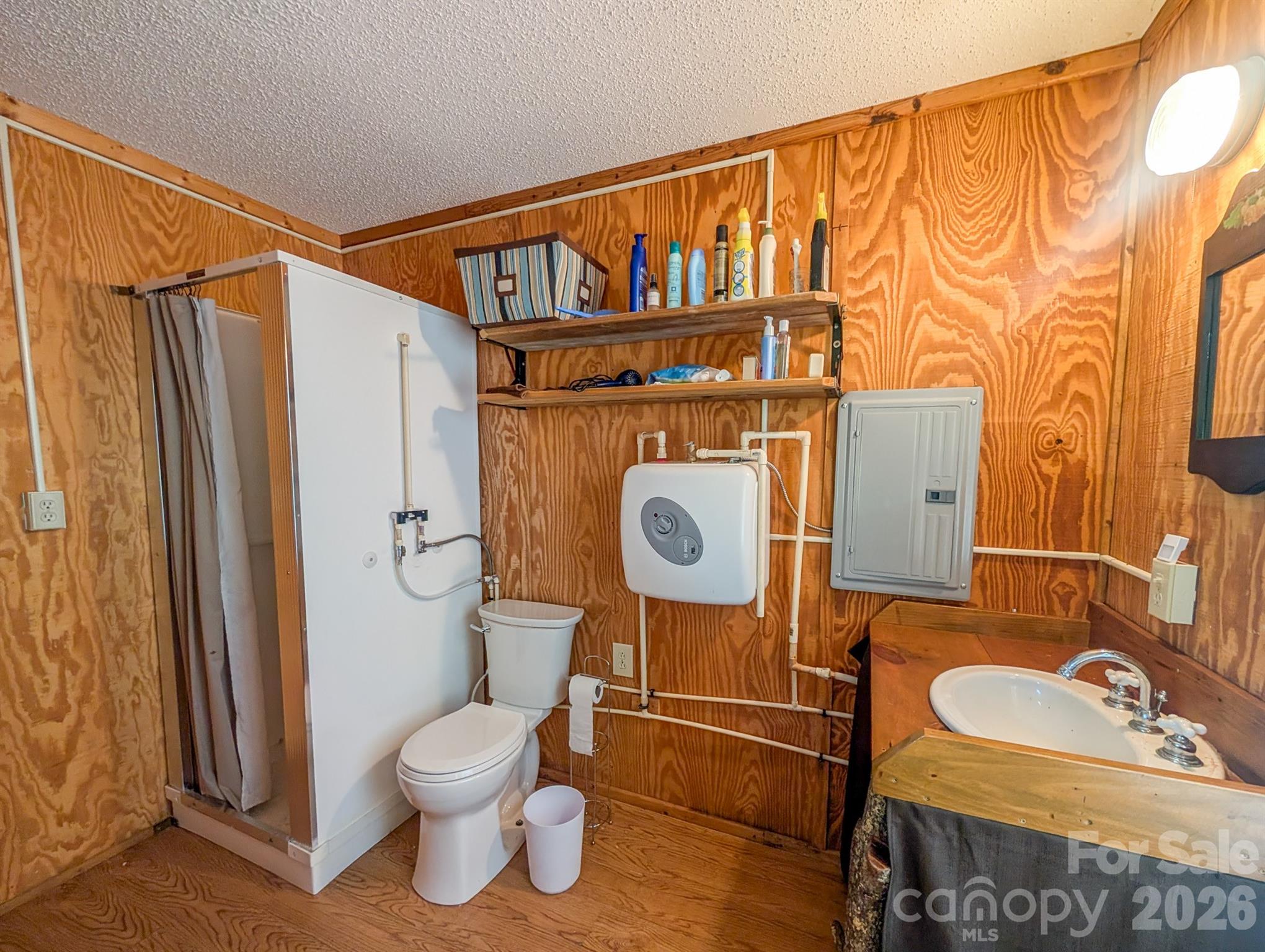572 Pleasant Valley Road — Burnsville