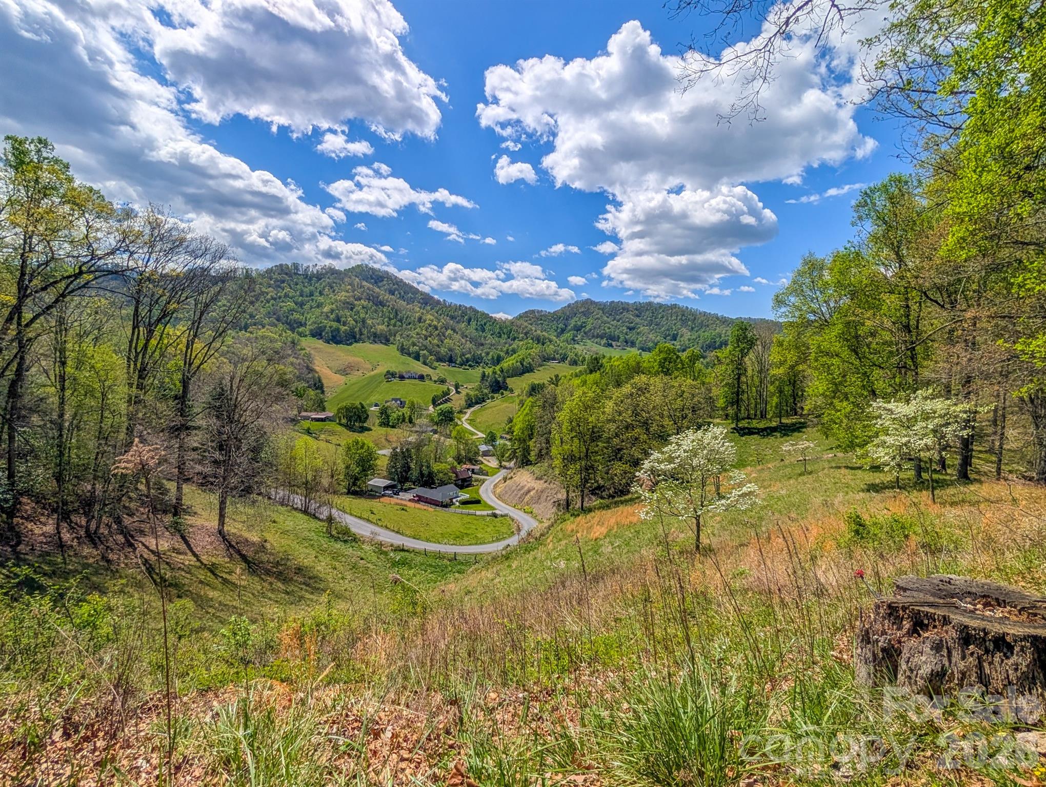 572 Pleasant Valley Road — Burnsville