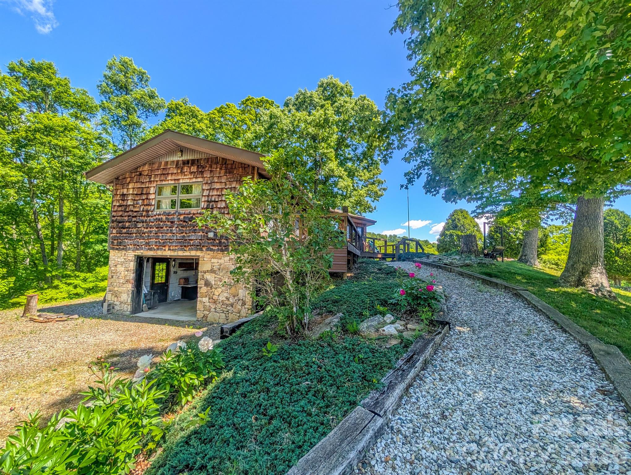 572 Pleasant Valley Road — Burnsville