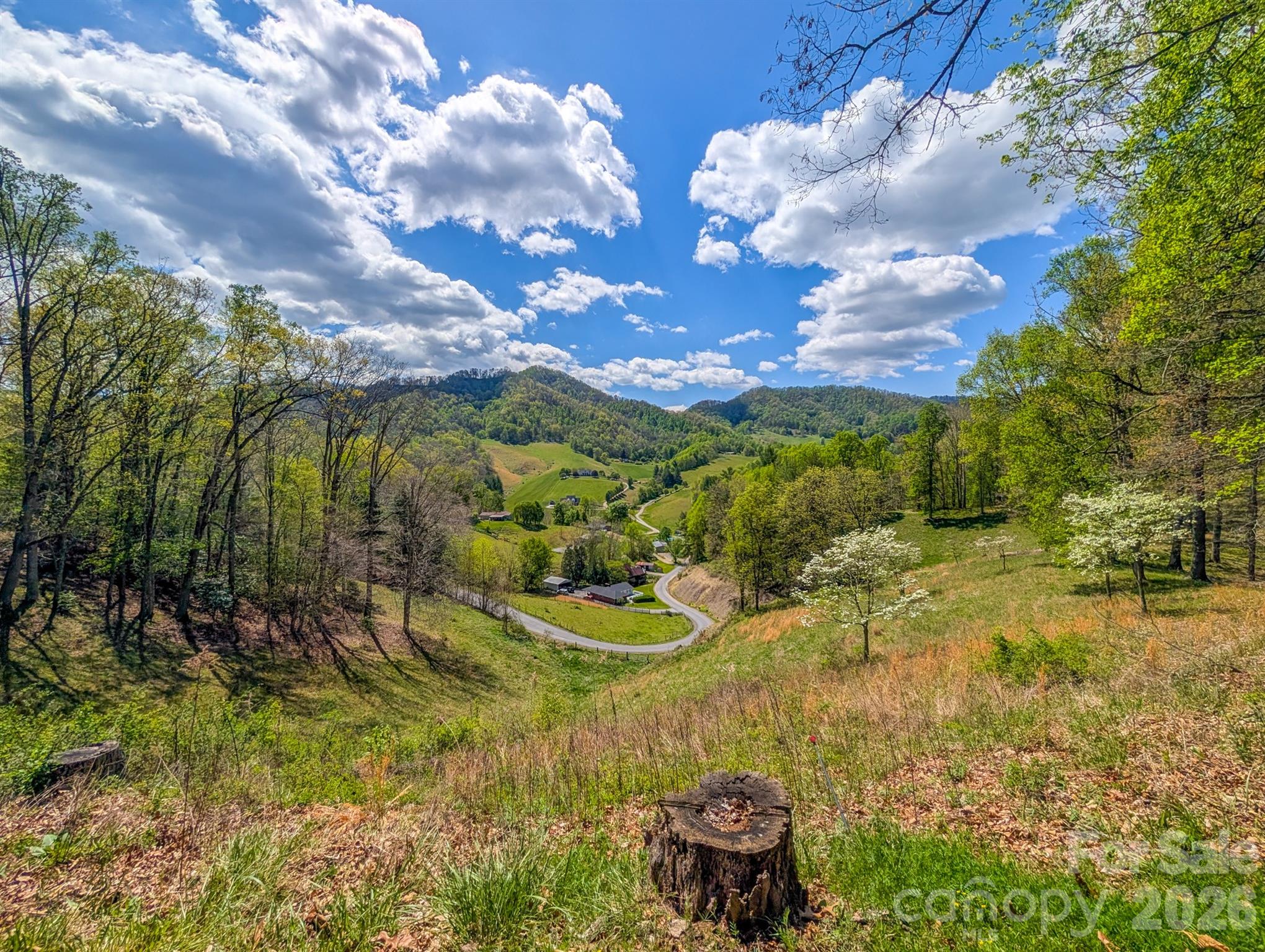 572 Pleasant Valley Road — Burnsville