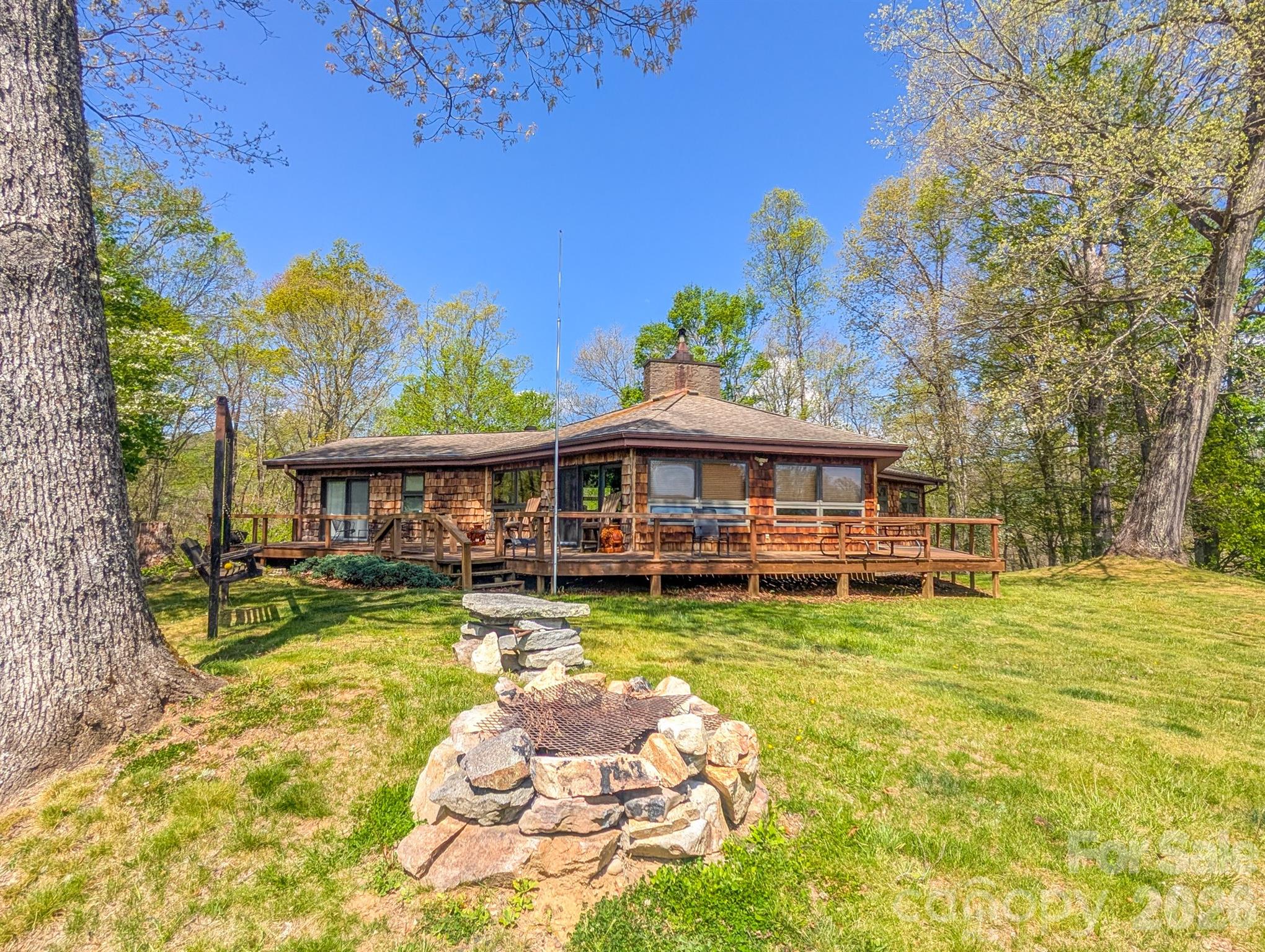 572 Pleasant Valley Road — Burnsville