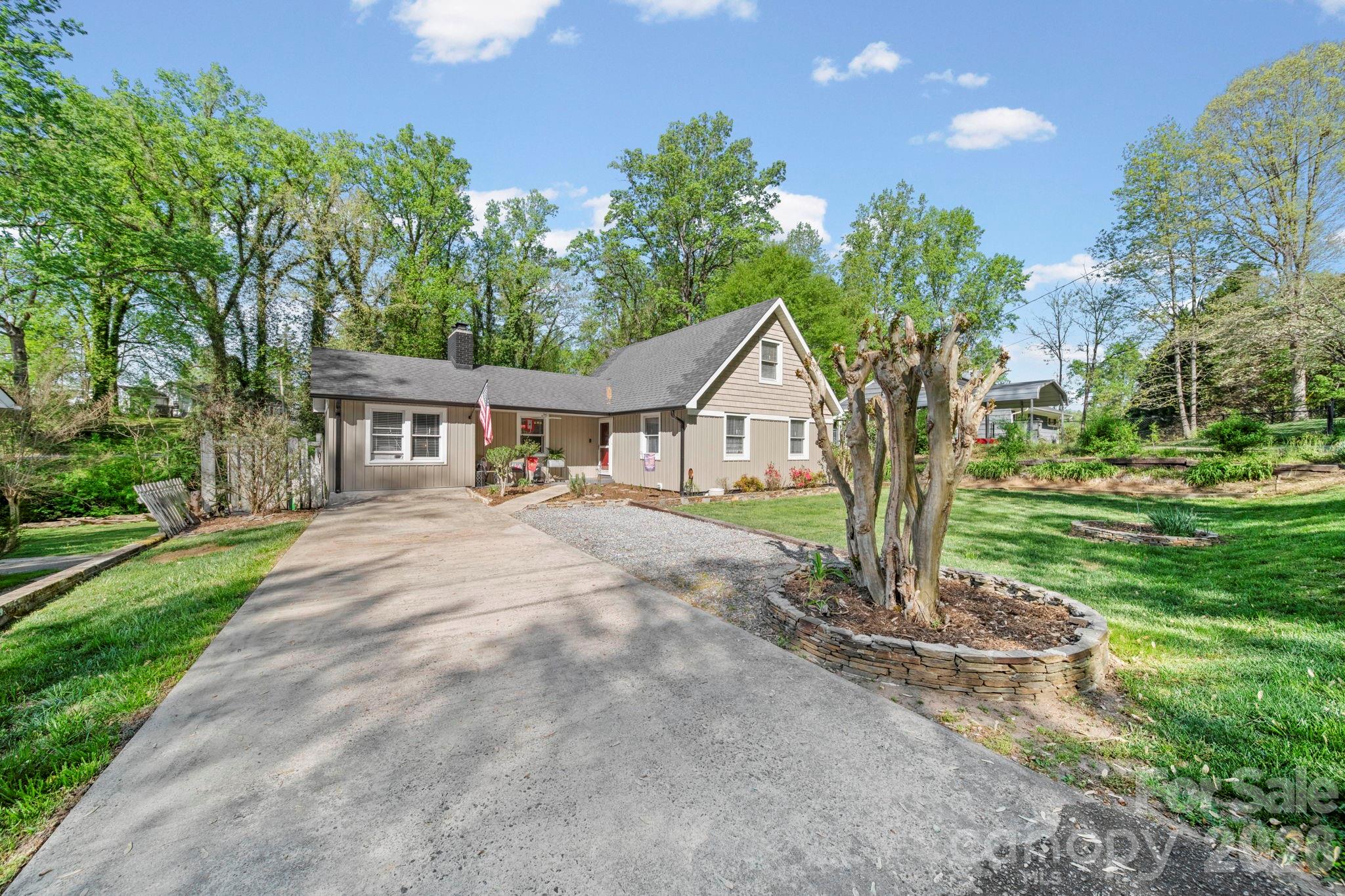 421 Tywood Street NE — Lenoir