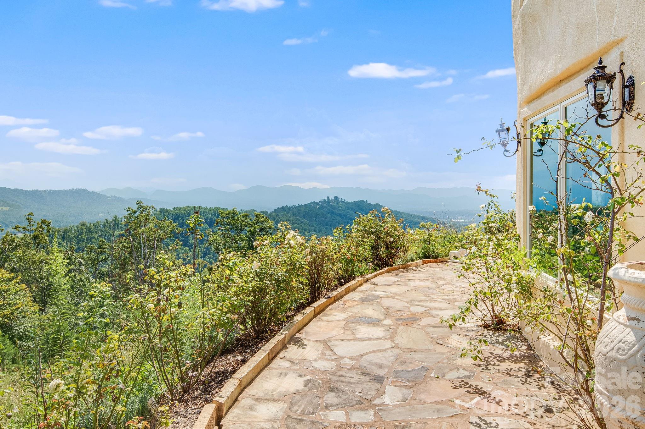 44 Azura Gdns None — Weaverville