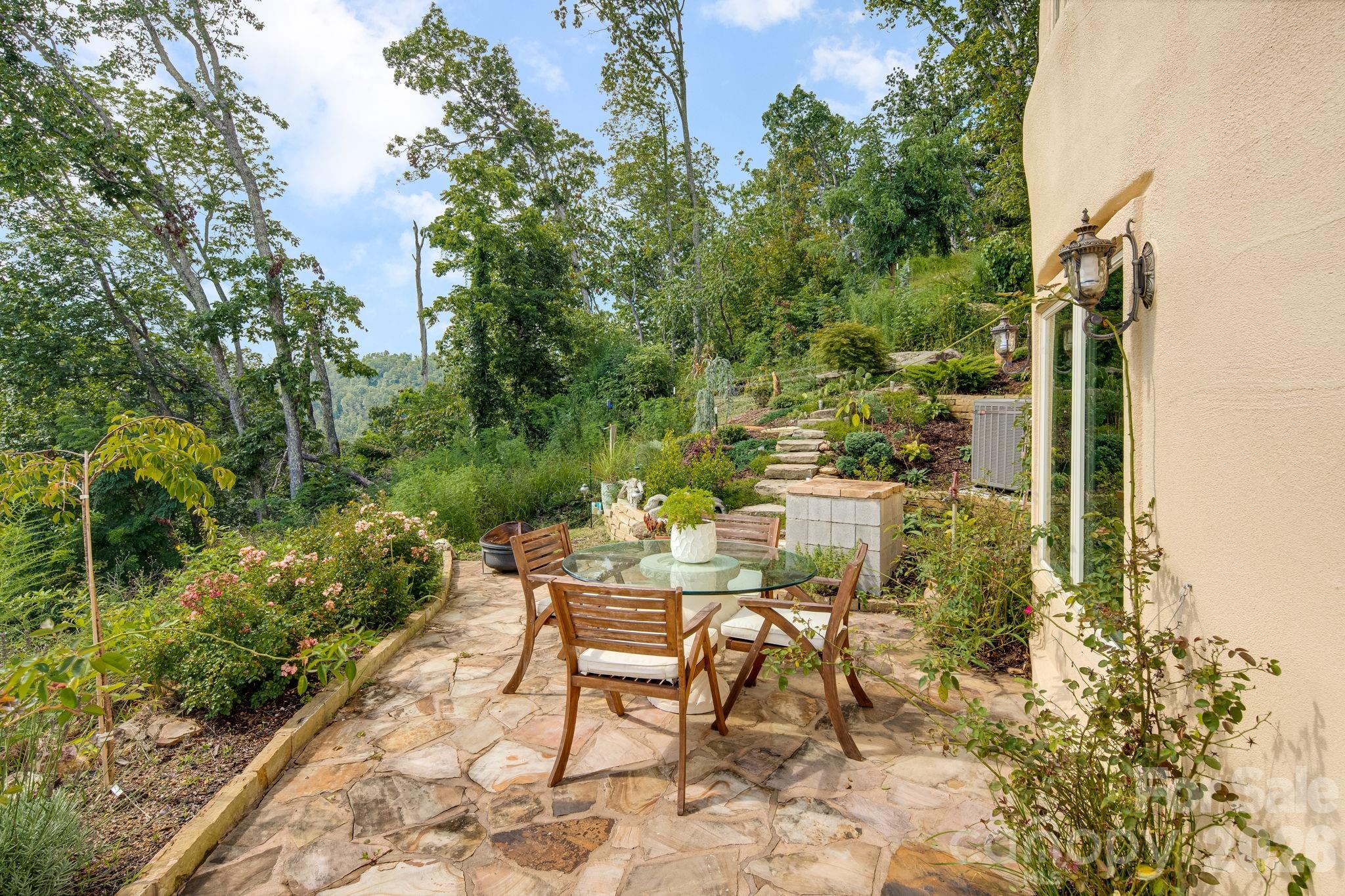 44 Azura Gdns None — Weaverville