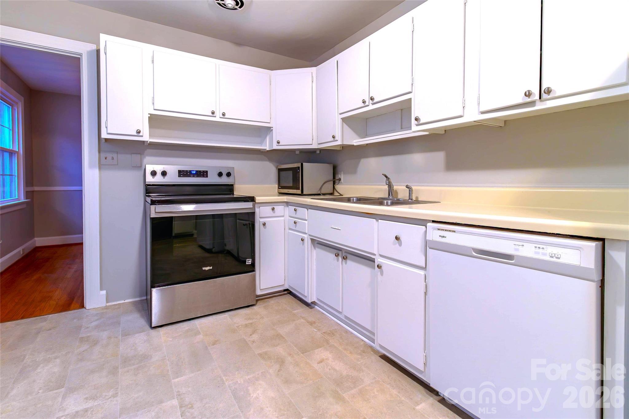 3428 Wade Avenue — Raleigh