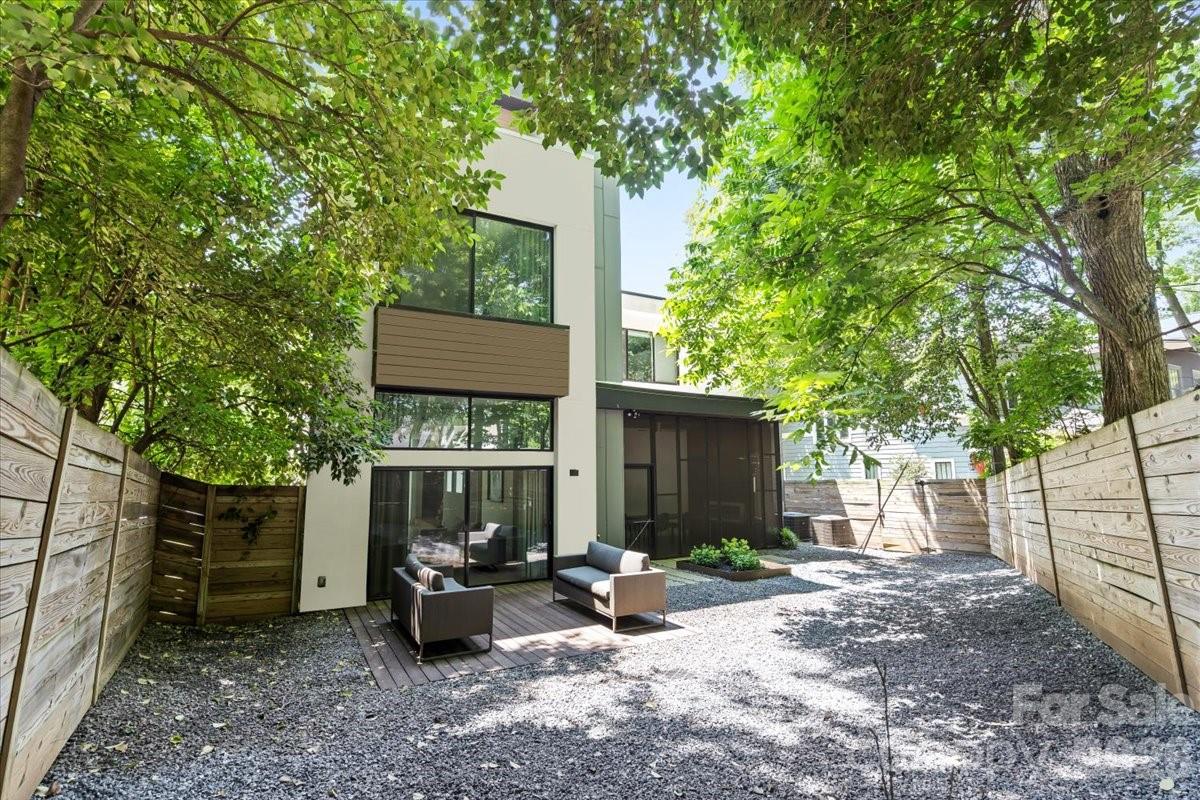 1620 S Tryon Street — Charlotte