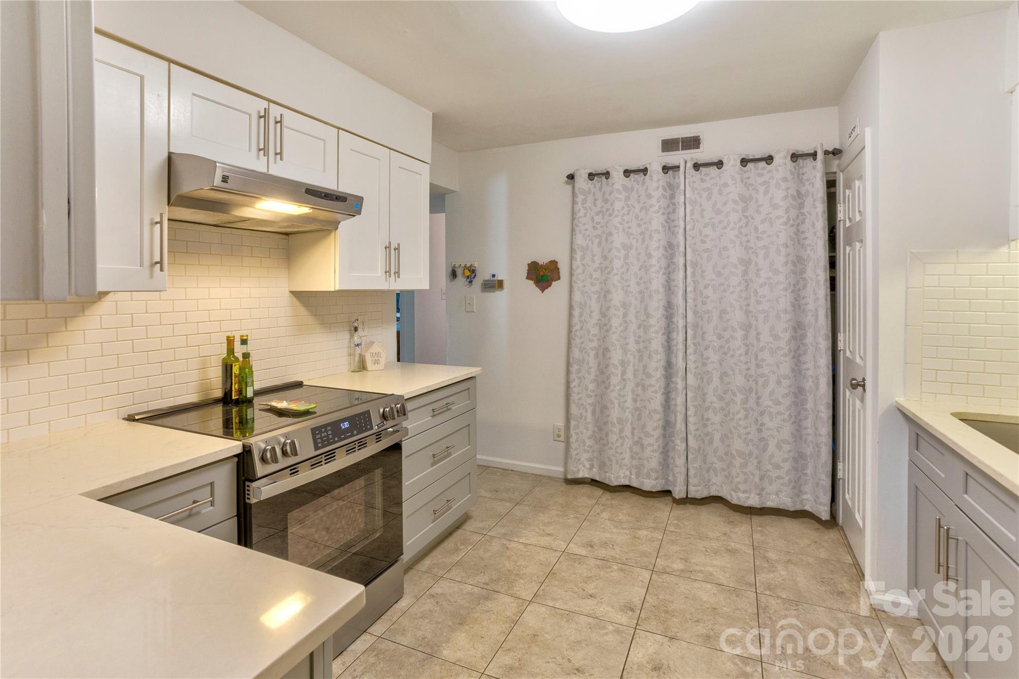 6608 Point Comfort Lane — Charlotte
